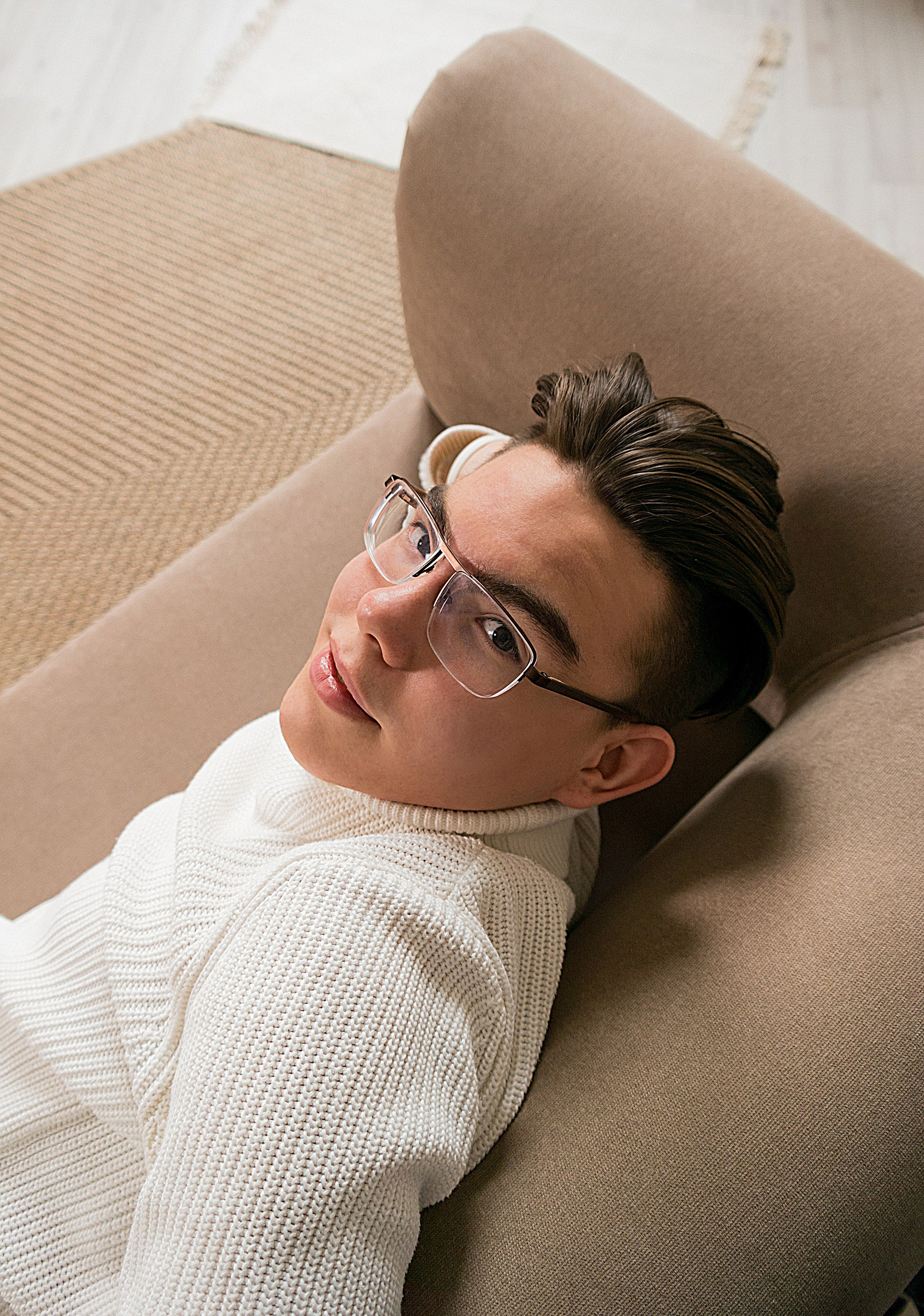 Фотосессии в Краснодаре для специалистов, коучей, экспертов. AI Фотограф Краснодар: мужские и женские фотосессии, стилизация съемки. Нейро-фотосессии онлайн