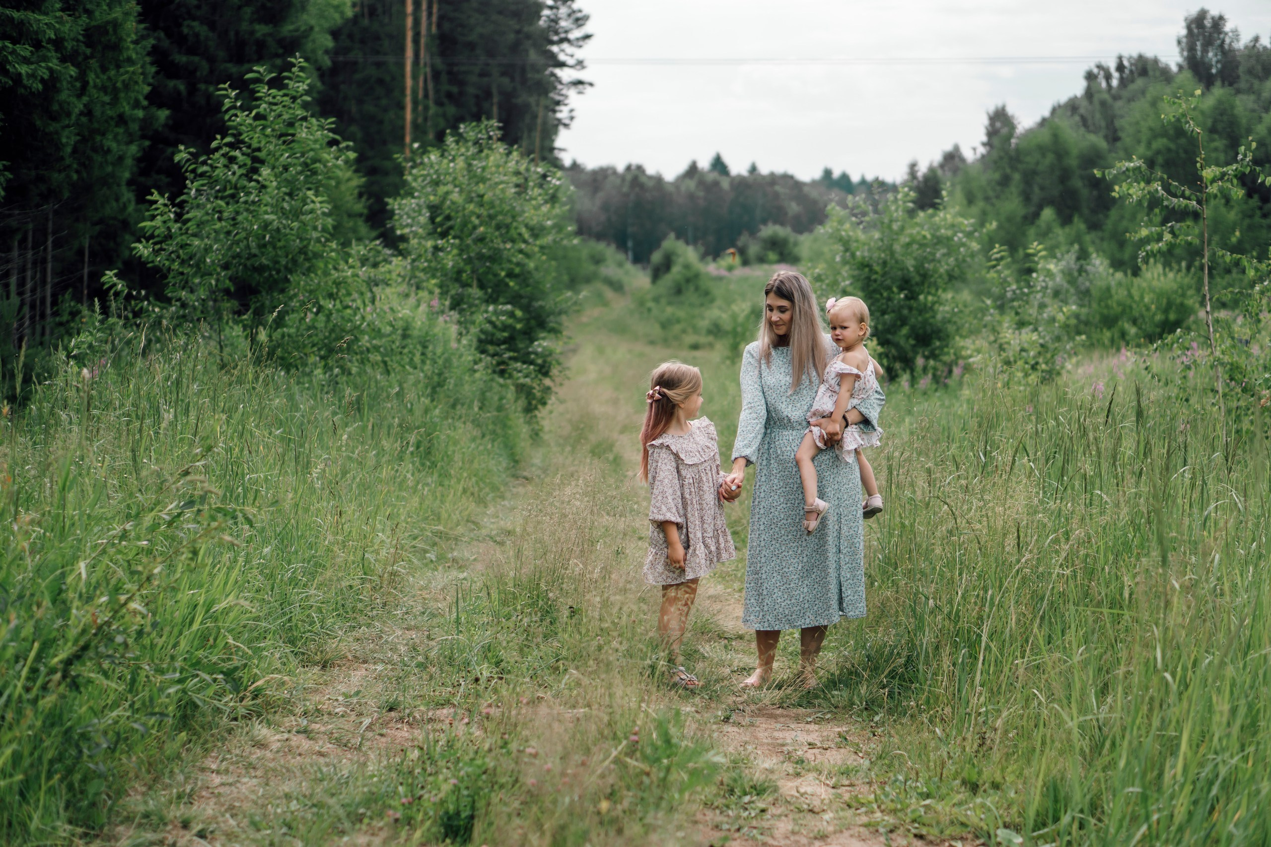 Семейная фотоссесия на природе. Свадебный фотограф в Дмитрове