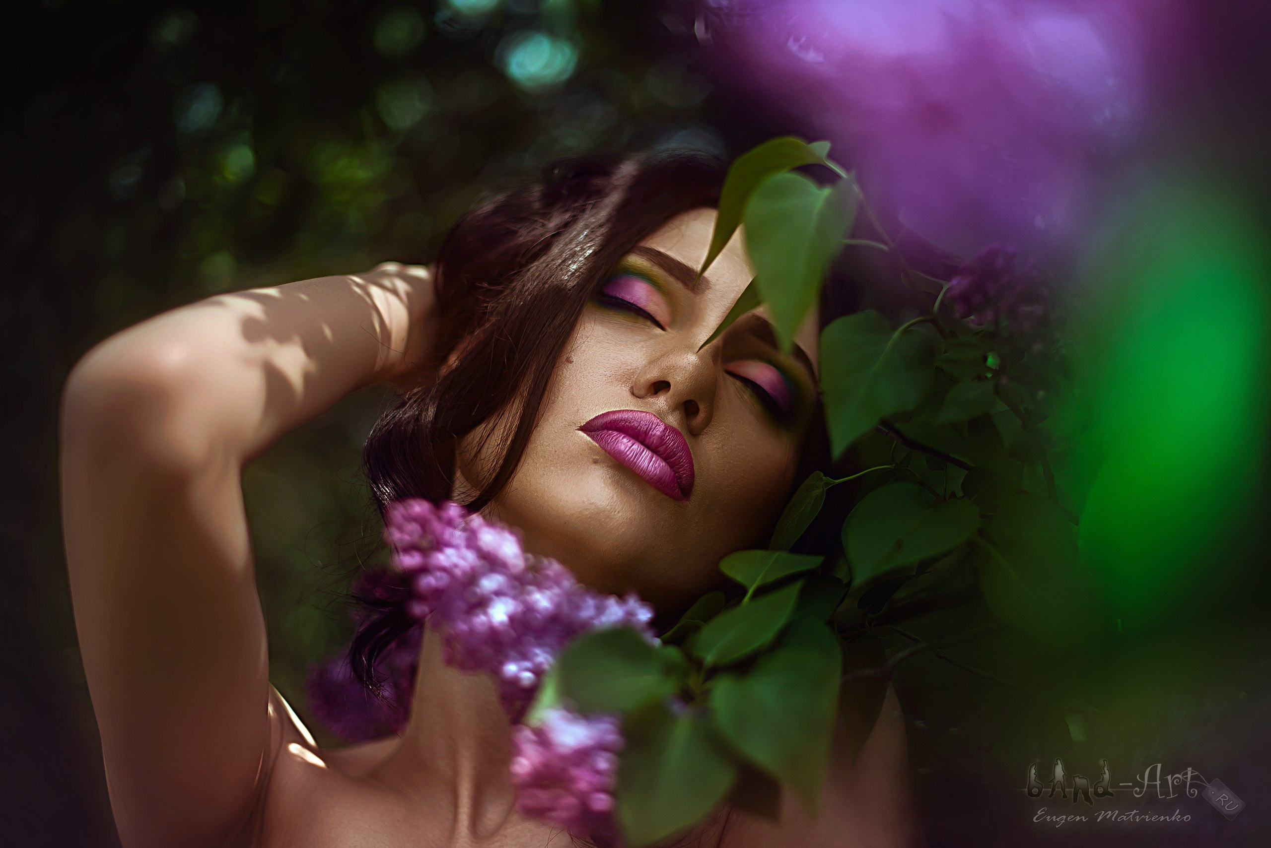 Анна Буга в платье из сирени