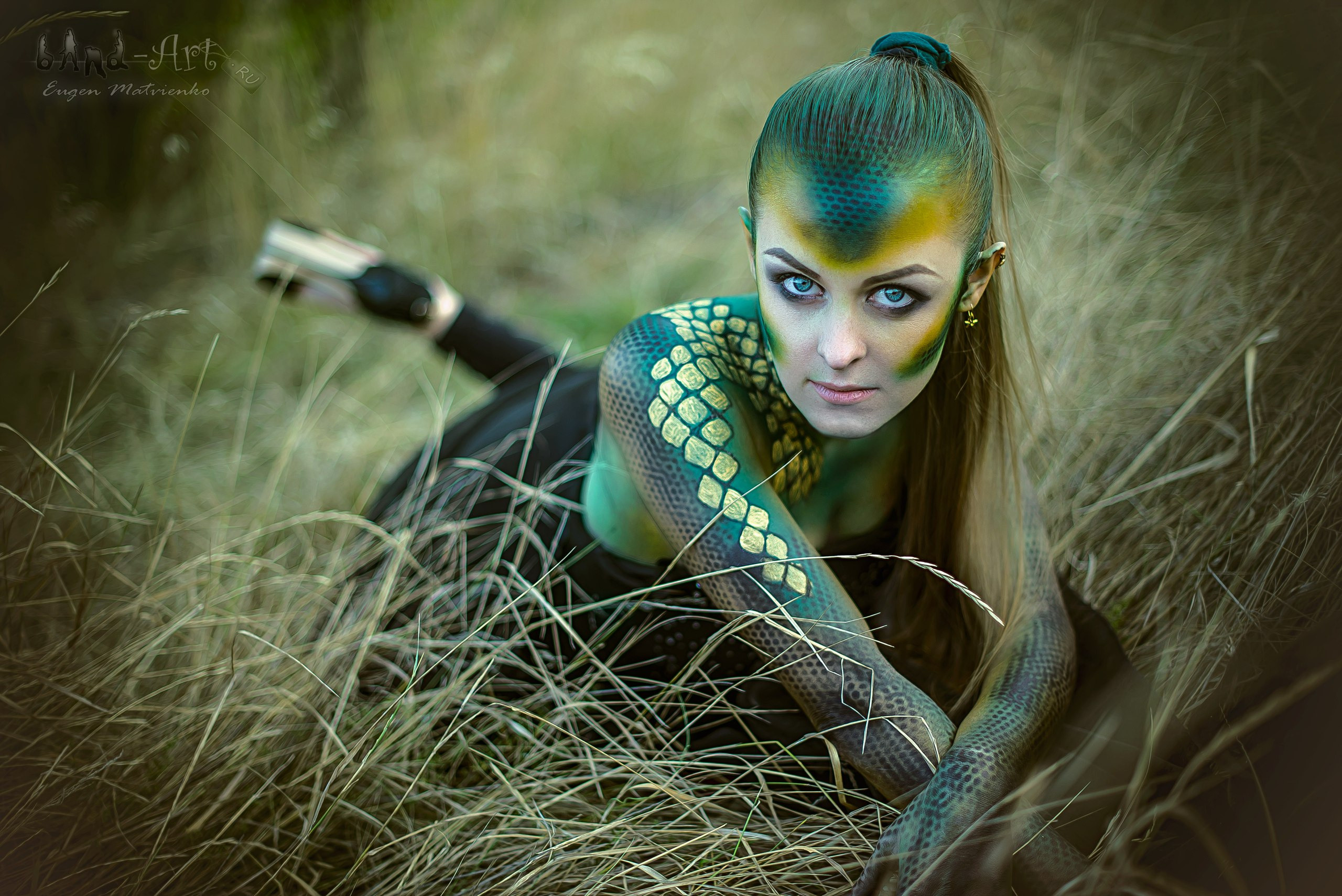 девушка змея