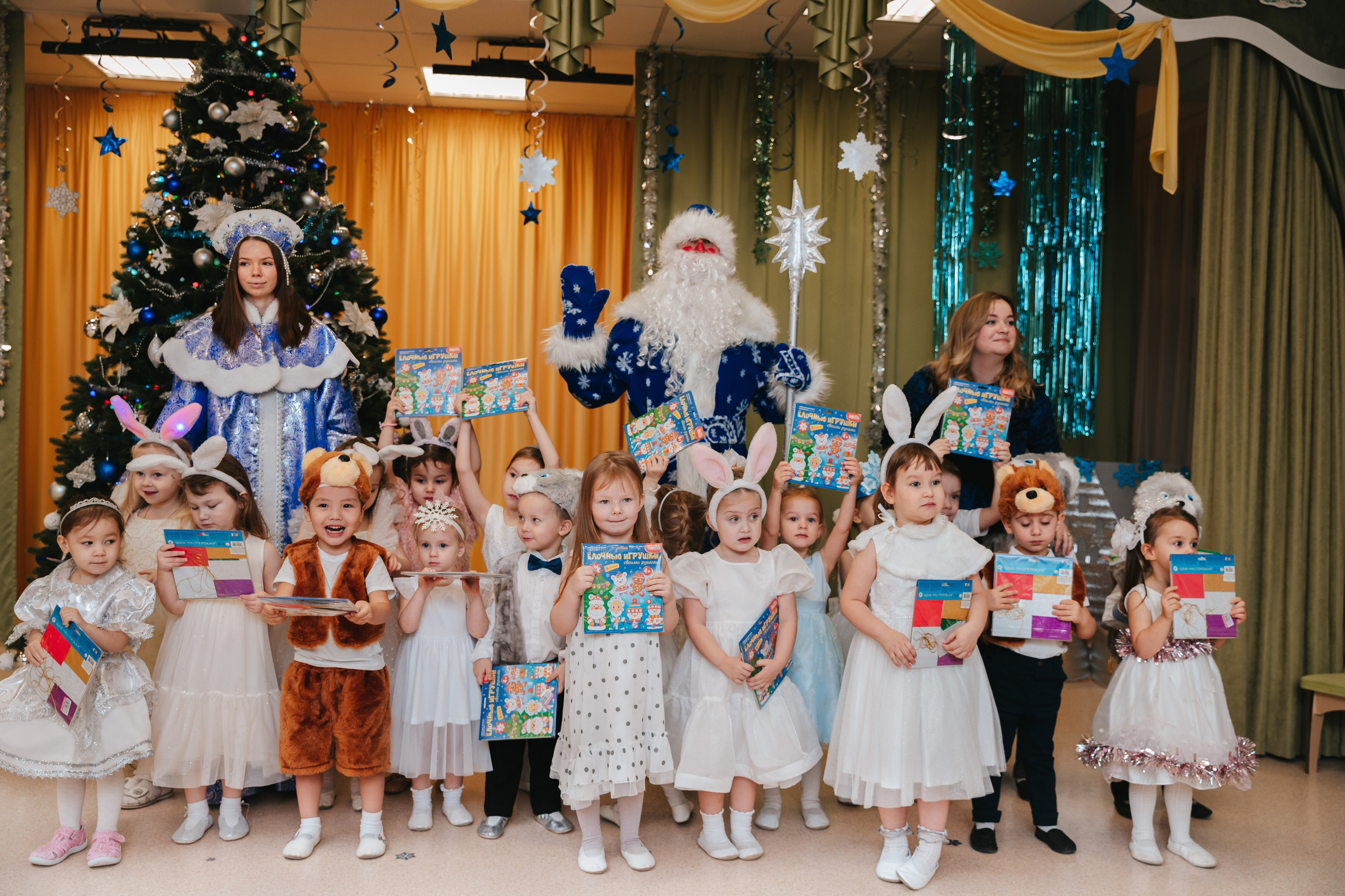 Новогодний утренник в младшей группе. Семейный lifestyle фотограф в Санкт-Петербурге Людмила Пахомова