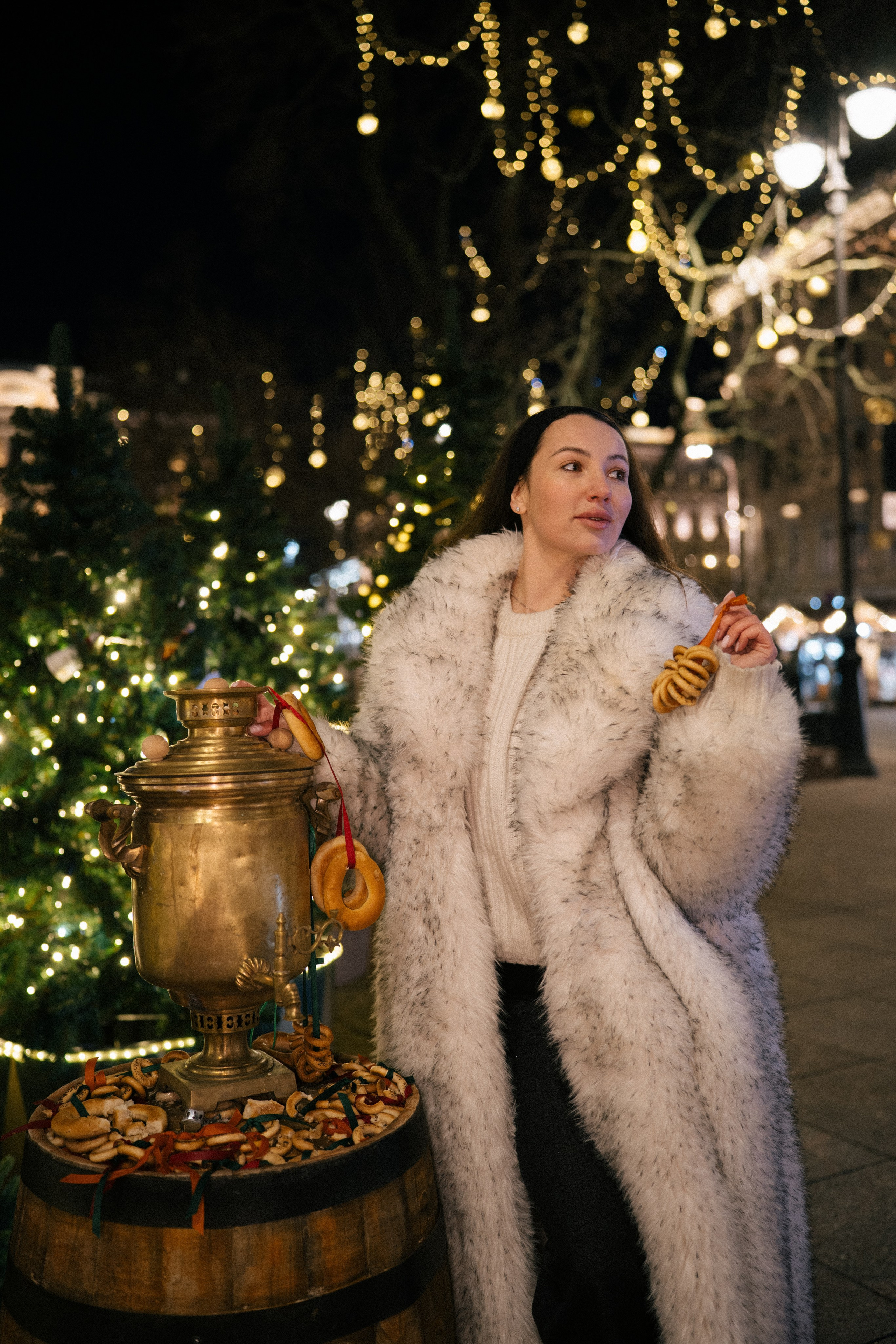 ПРОГУЛКА НА МАНЕЖНОЙ ПЛОЩАДИ ДЛЯ ДЕВУШКИ ПЕРЕД НОВЫМ ГОДОМ (НОВОГОДНЯЯ ФОТОСЕССИИЯ НА МАНЕЖНОЙ ПЛОЩАДИ). Профессиональный фотограф, Санкт-Петербург — Виктория Богомолова