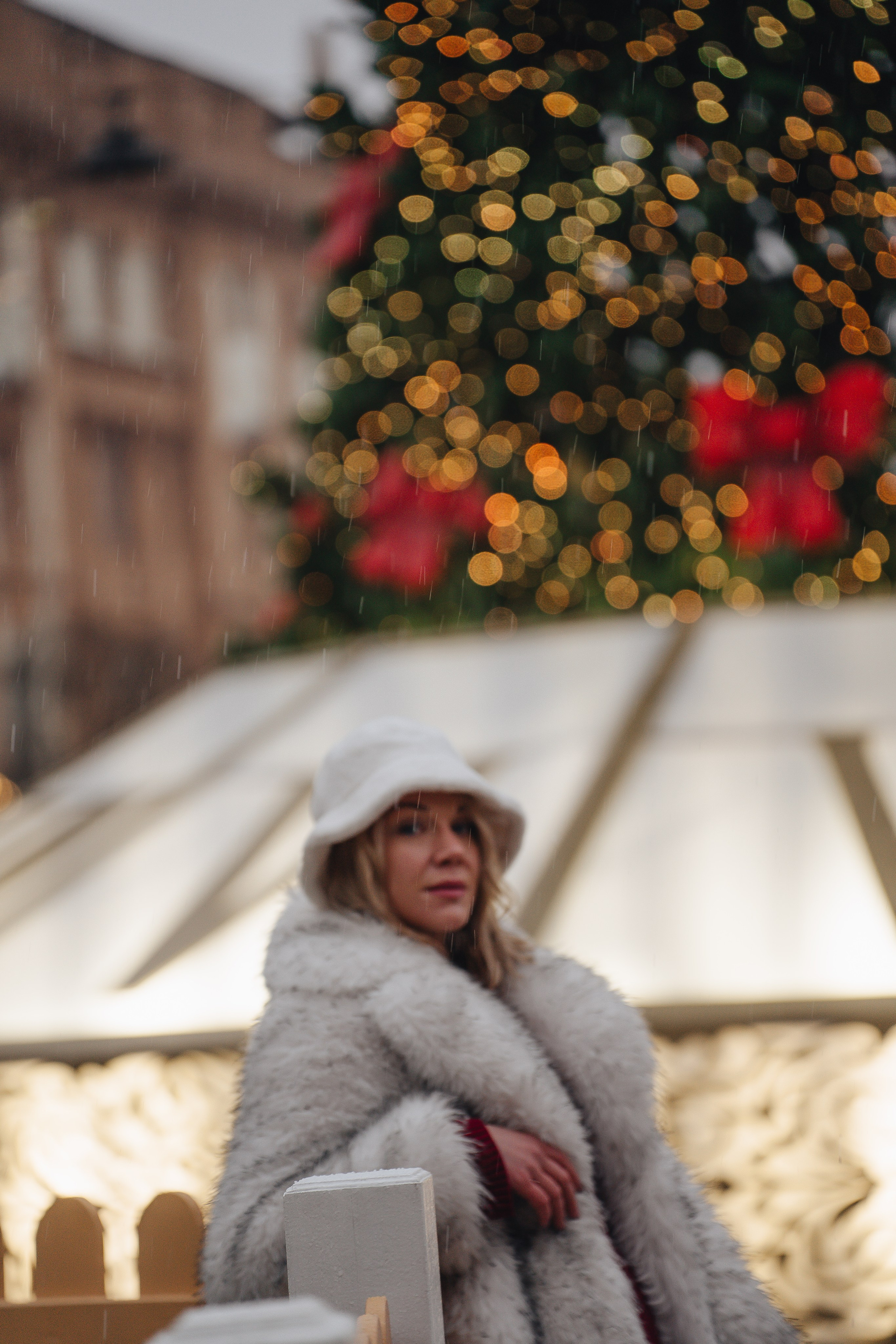 ПРОГУЛКА НА МАНЕЖНОЙ ПЛОЩАДИ ДЛЯ ДЕВУШКИ ПЕРЕД НОВЫМ ГОДОМ (НОВОГОДНЯЯ ФОТОСЕССИИЯ НА МАНЕЖНОЙ ПЛОЩАДИ). Профессиональный фотограф, Санкт-Петербург — Виктория Богомолова