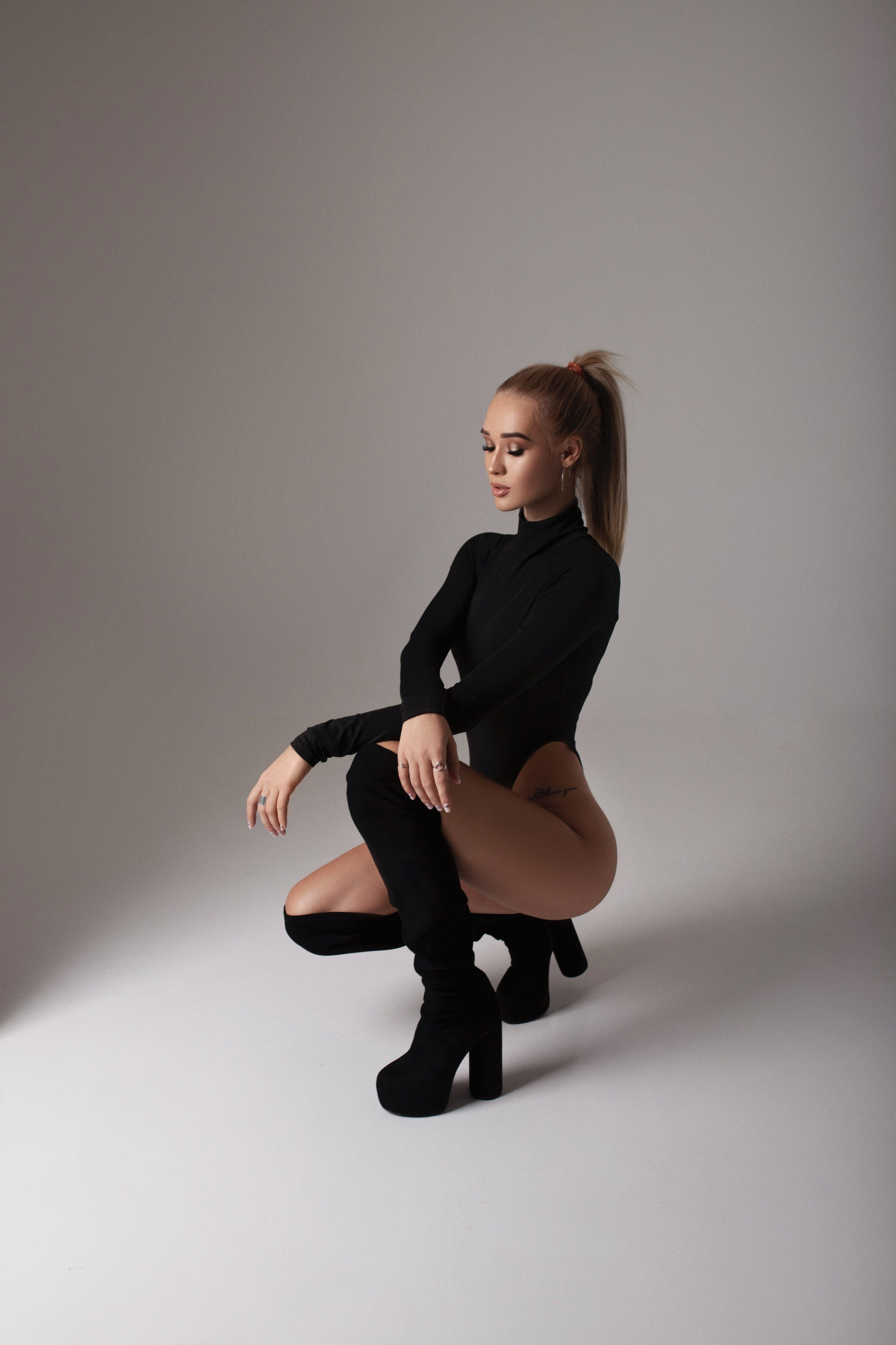 ЖЕНСКИЙ ПОРТРЕТ (МИНИМАЛИЗМ). Фотограф Иркутск.Дарья Казакова