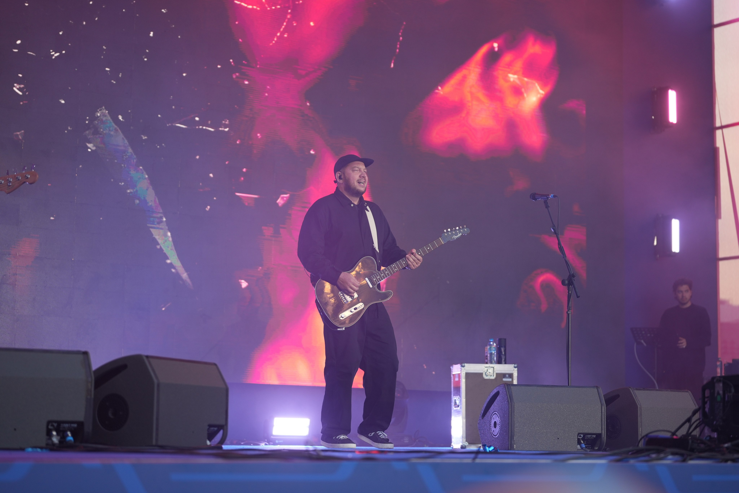 Смысловые галлюцинации и Сергей Бобунец на фестивале ЦСКА Фест 2024. Сайт Алматинского НЮ АРТ, будуар и фэшн фотографа Дениса Карпенко