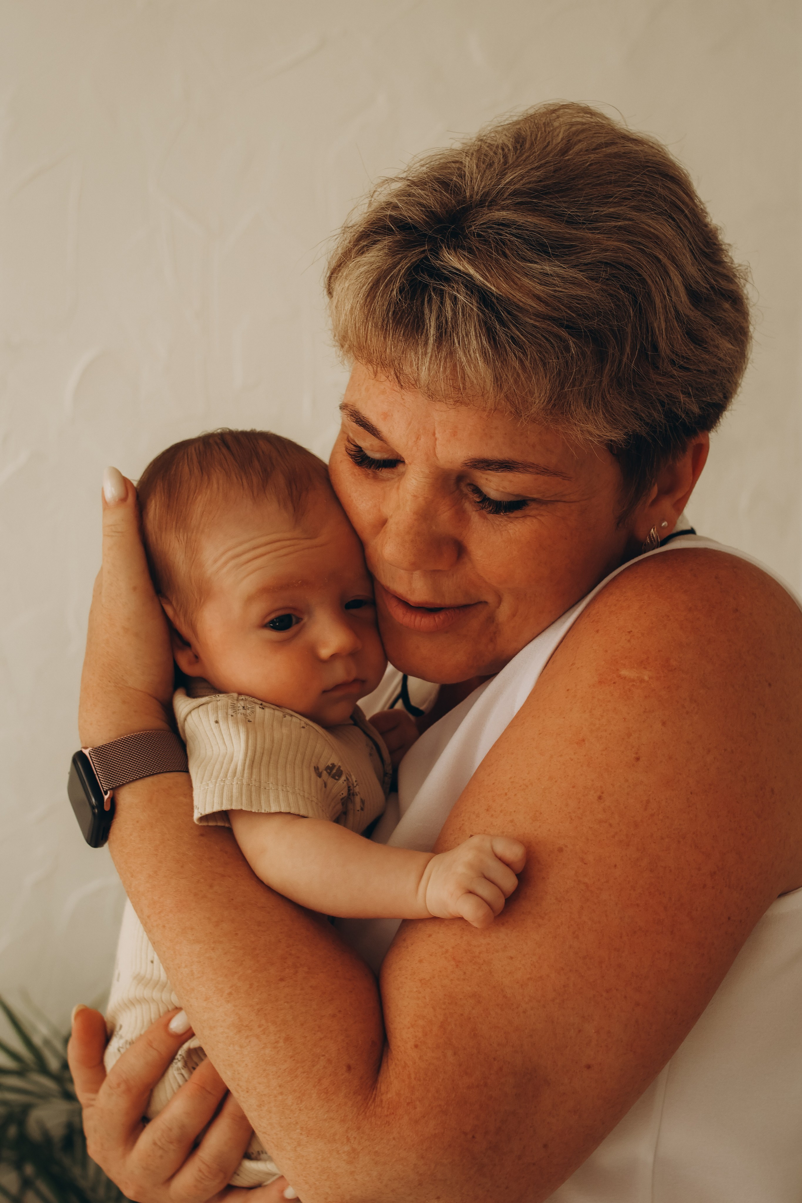 Бабушка и маленький Даниэль. Phbyadel.wfolio.pro