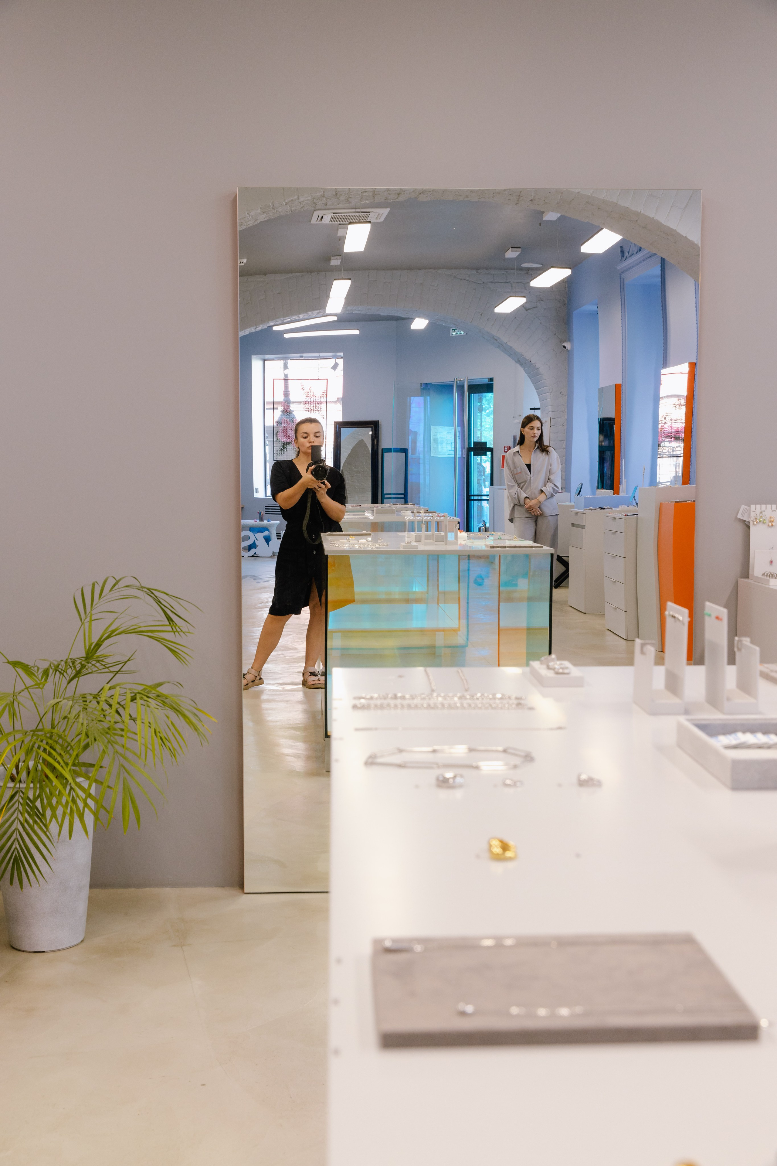 SBLESKOM ​Ювелирный салон Томск Ленина, 72. ГУДРУМ — Мебель на заказ в Томске | Кухни | Шкафы | Стулья и Столы