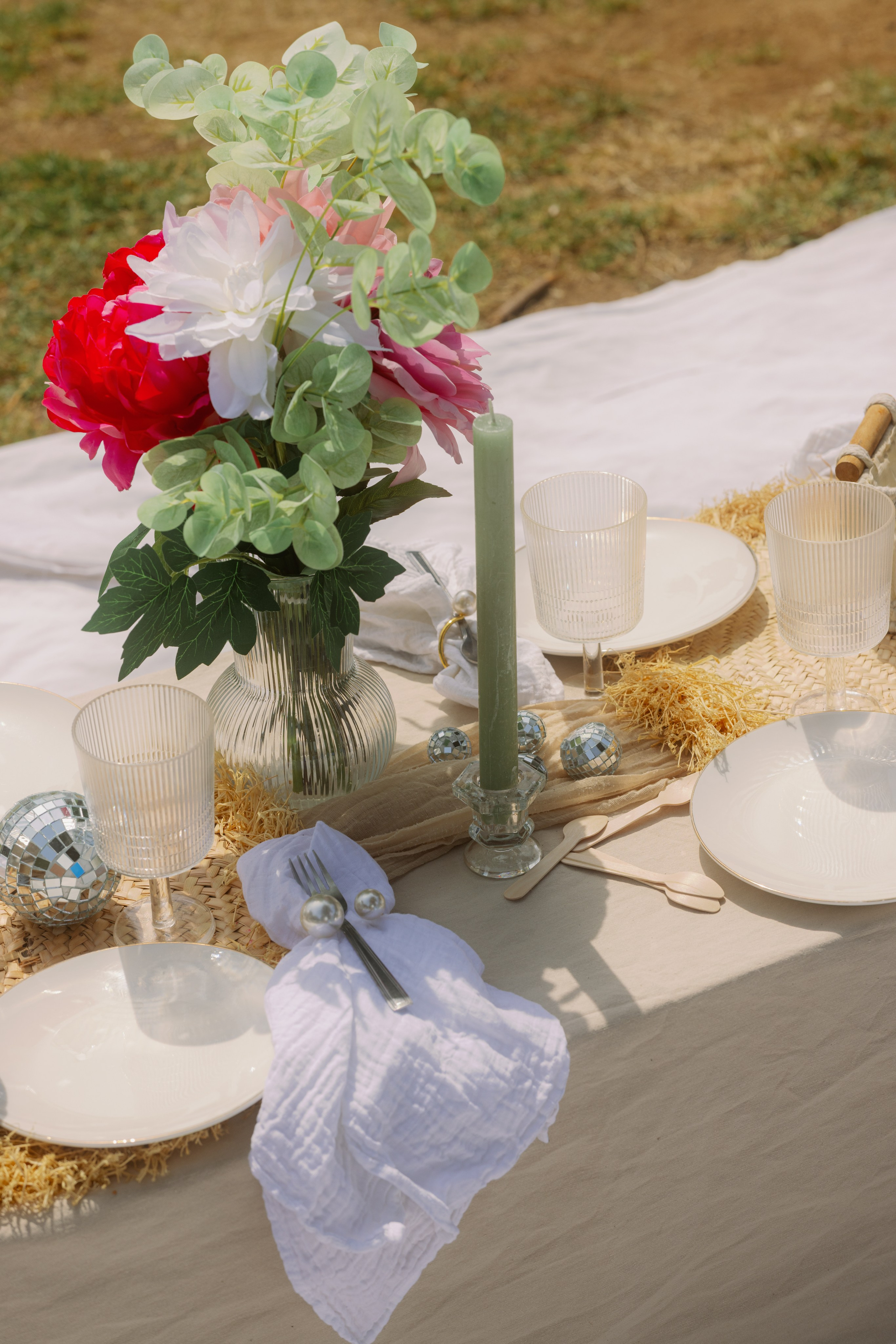 Bachelorette picnic in Barcelona. Europe Wedding Photo  — destination wedding photography across Europe and the Middle East