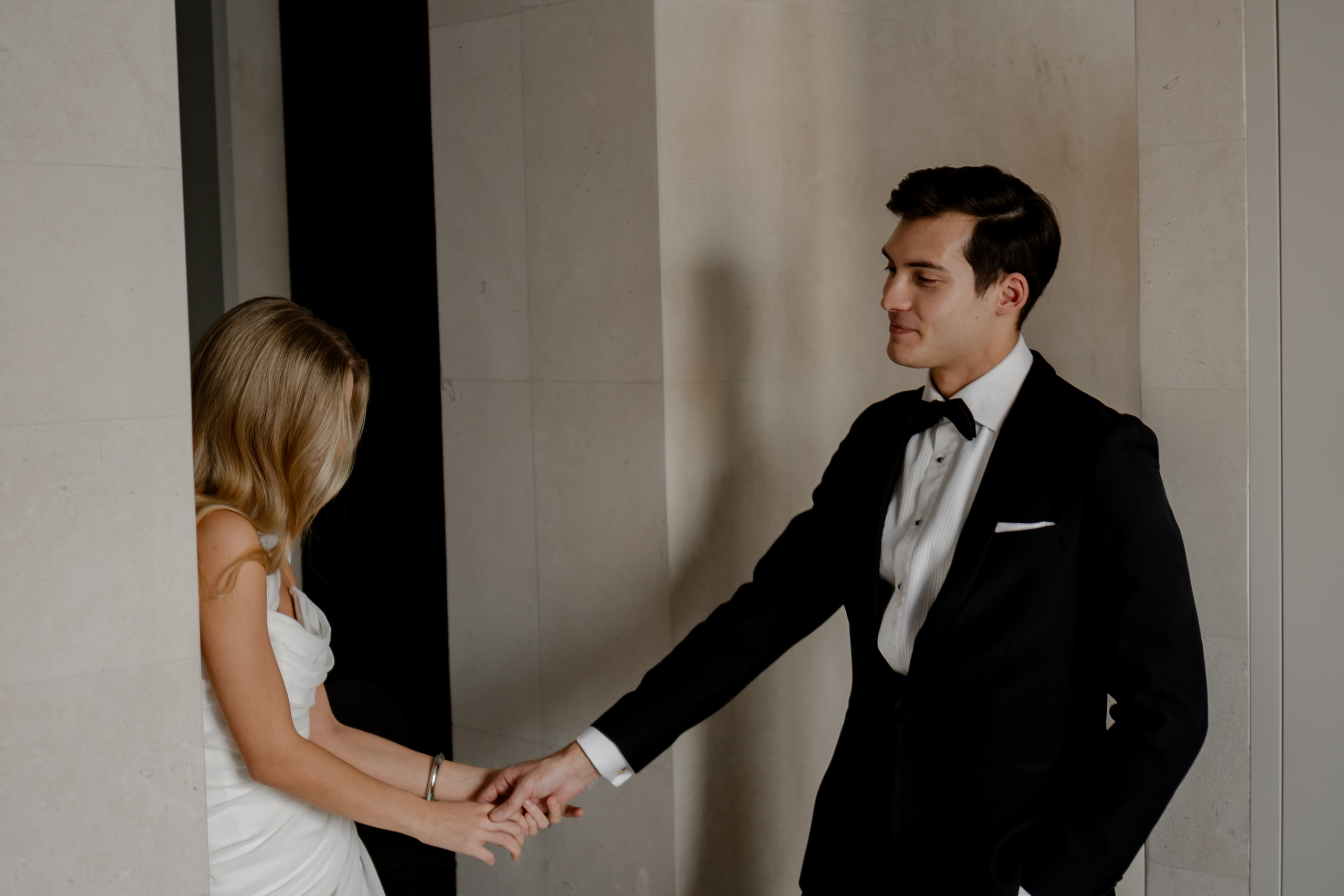 ЭЛЕГАНТНАЯ СВАДБЕНАЯ СЬЕМКА ЖЕНИХА И НЕВЕСТЫ В ДОРОГОМ ОТЕЛЕ САНКТ-ПЕТЕРБУРГА. Профессиональный фотограф, Санкт-Петербург — Виктория Богомолова