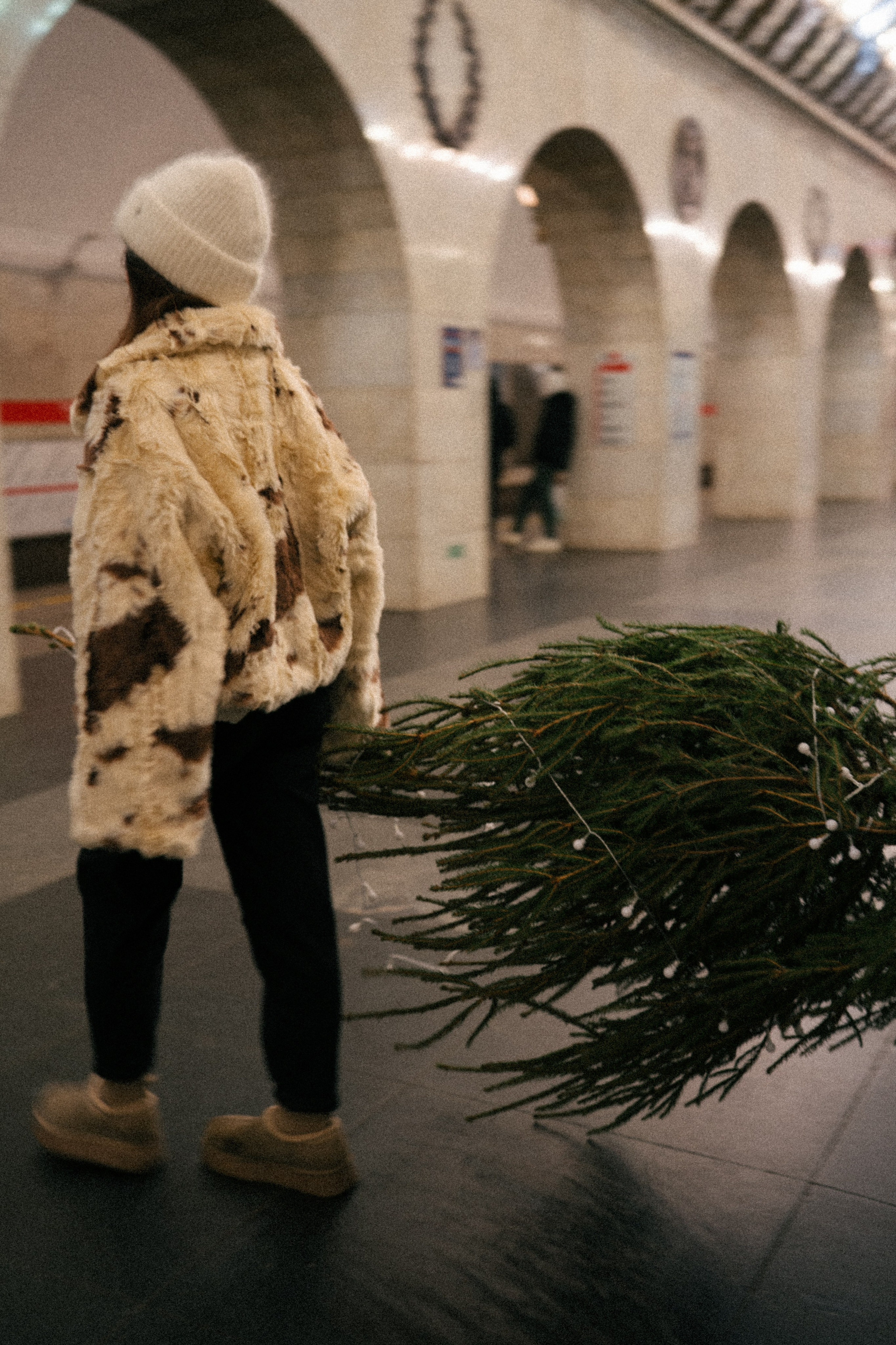 НОВОГОДНЯЯ ПРОГУЛКА ПАРЫ ПО ЧЕРНЫШЕВСКОЙ ПЕРЕД НОВЫМ ГОДОМ. Профессиональный фотограф, Санкт-Петербург — Виктория Богомолова