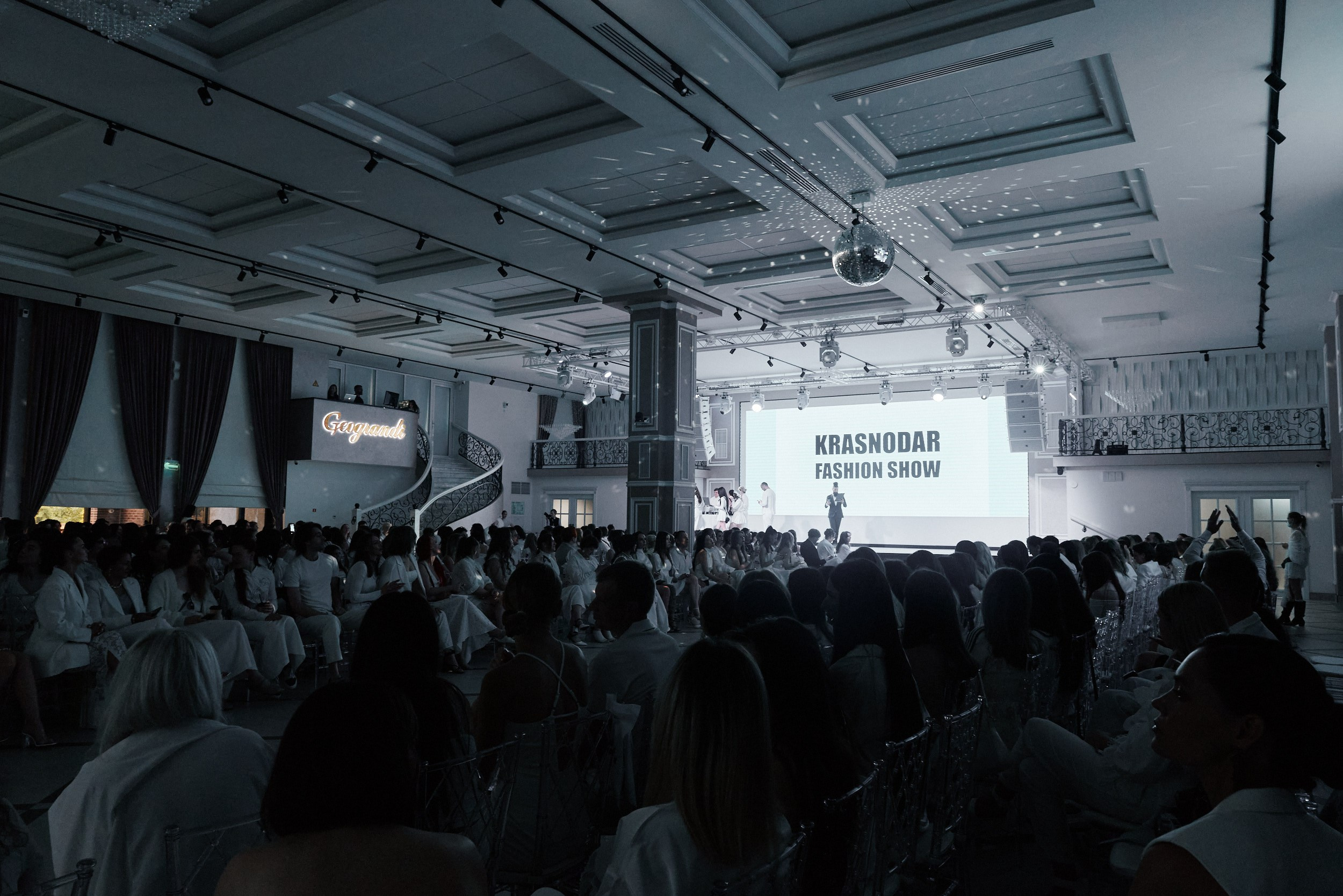 KRASNODAR FASHION WEEK 14.06. Свадебный репортажный фотограф краснодар максим дремов дрёмов фотосессия студия цена