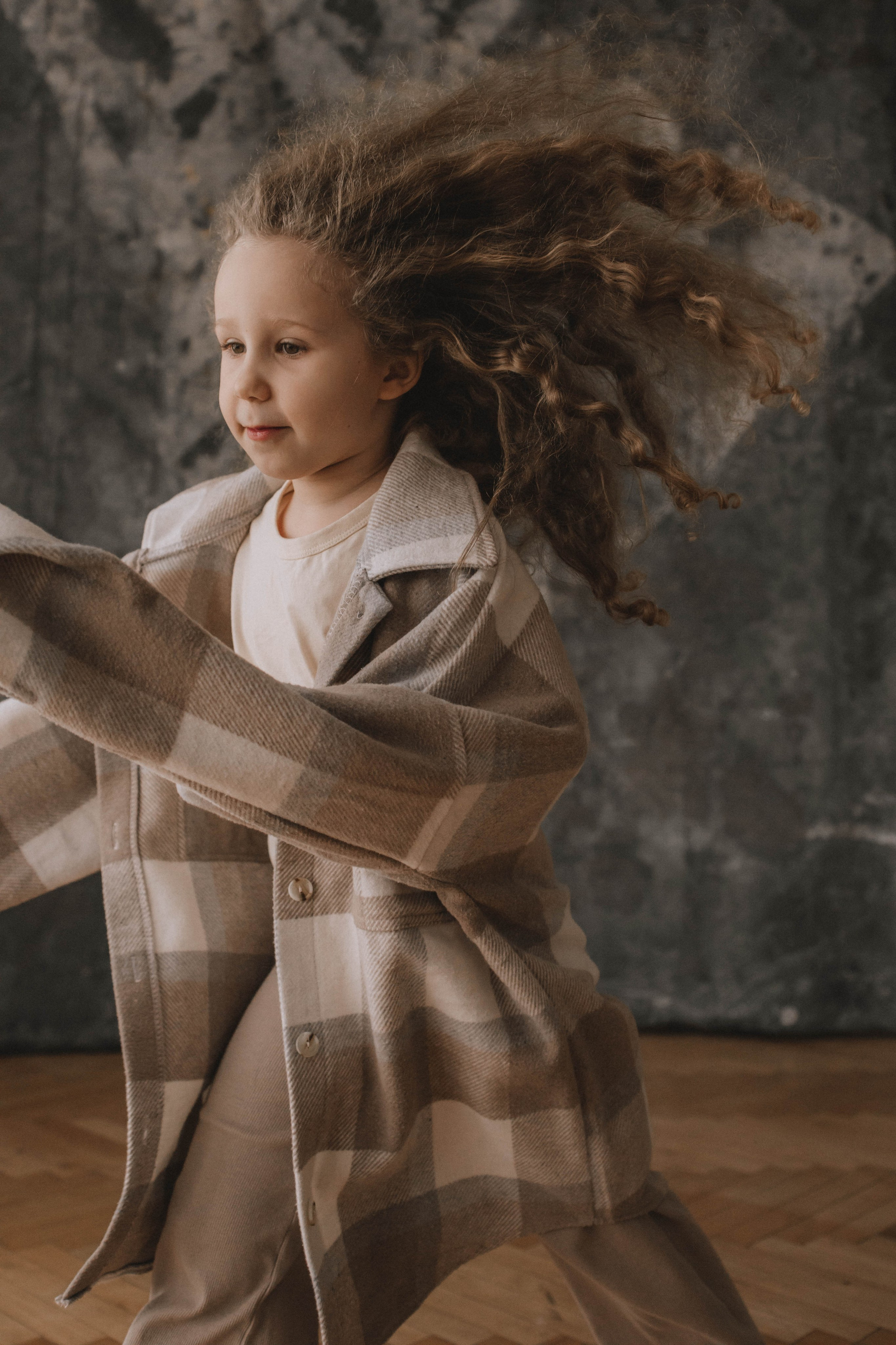 Озорные приключения кудряшки с родителями. Семейный фотограф в Москве, Щелково, Фрязино _ Виктория Степанова