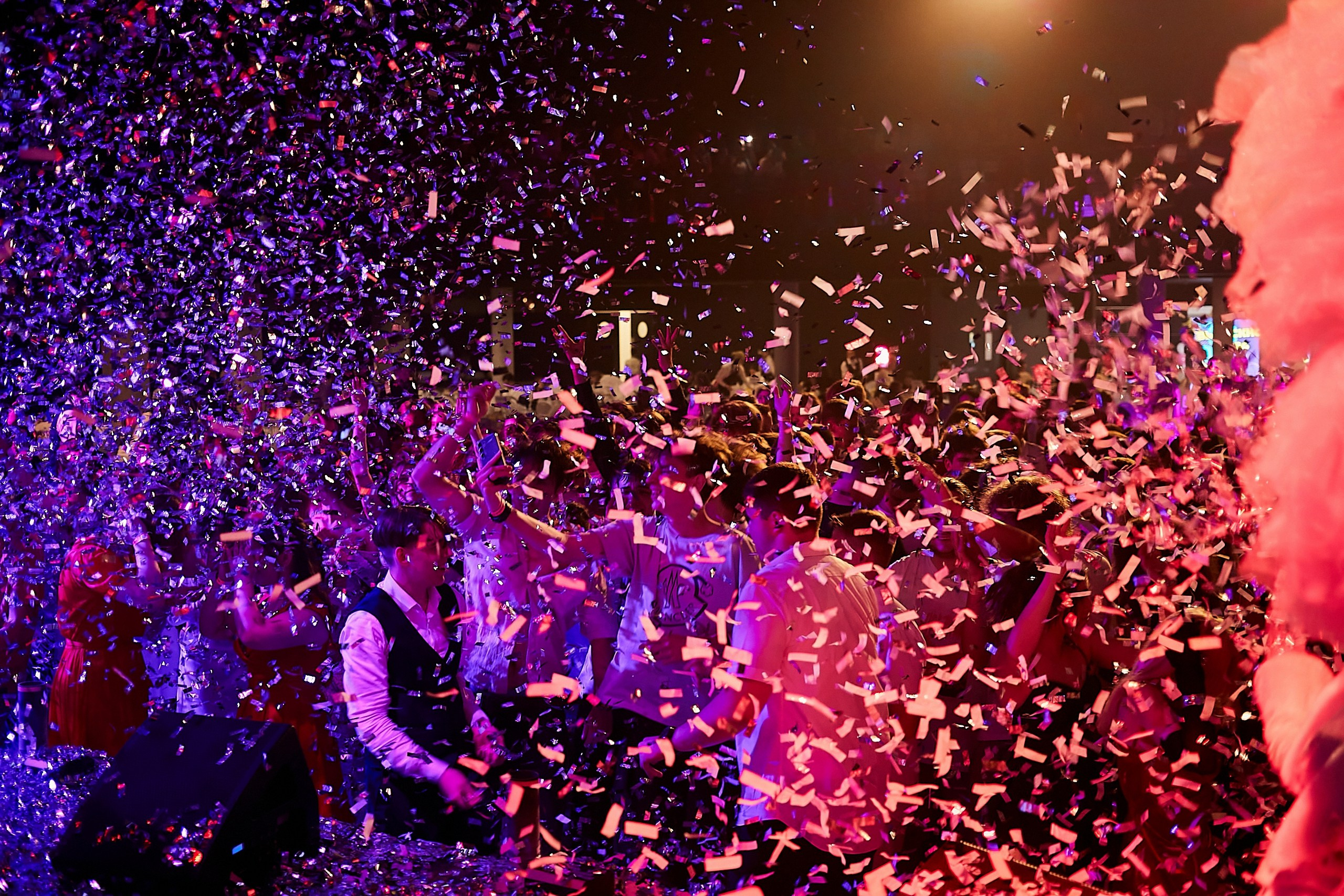 Выпускной 2024 концертный зал Академия ВТБ. Фотограф и Видеограф в Москве. Олег Корушев