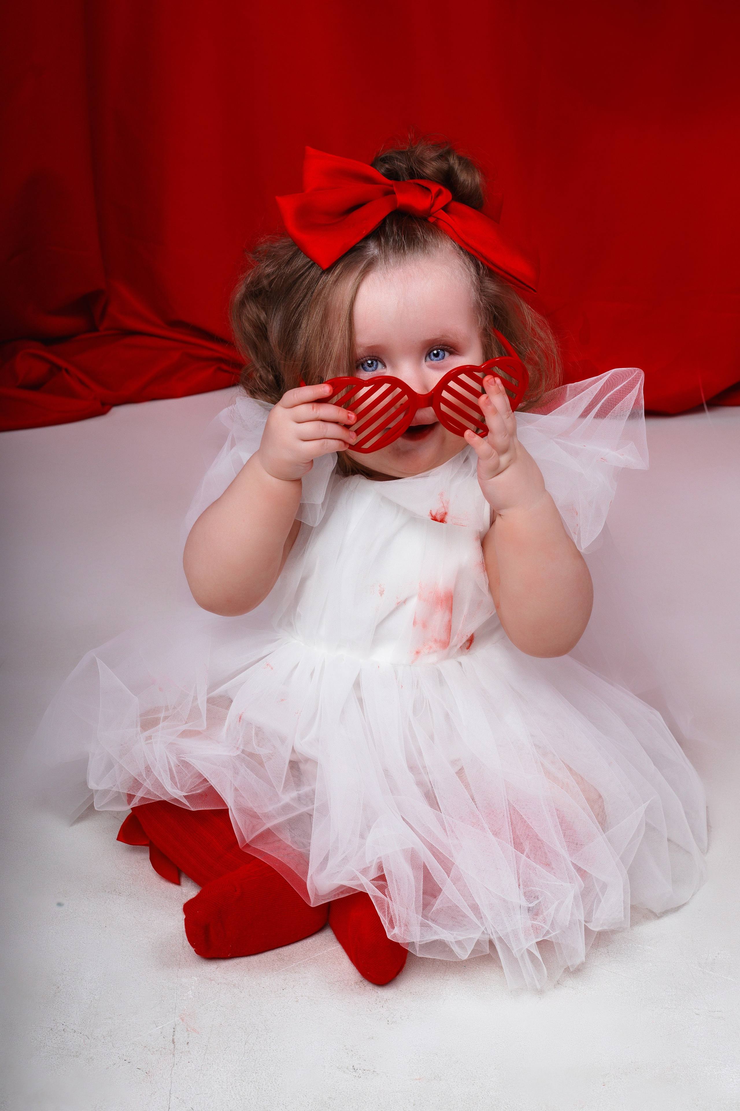 Профессиональная фотосессия на годик девочке в фотостудии в Сочи. Детский студийный фотограф Сочи