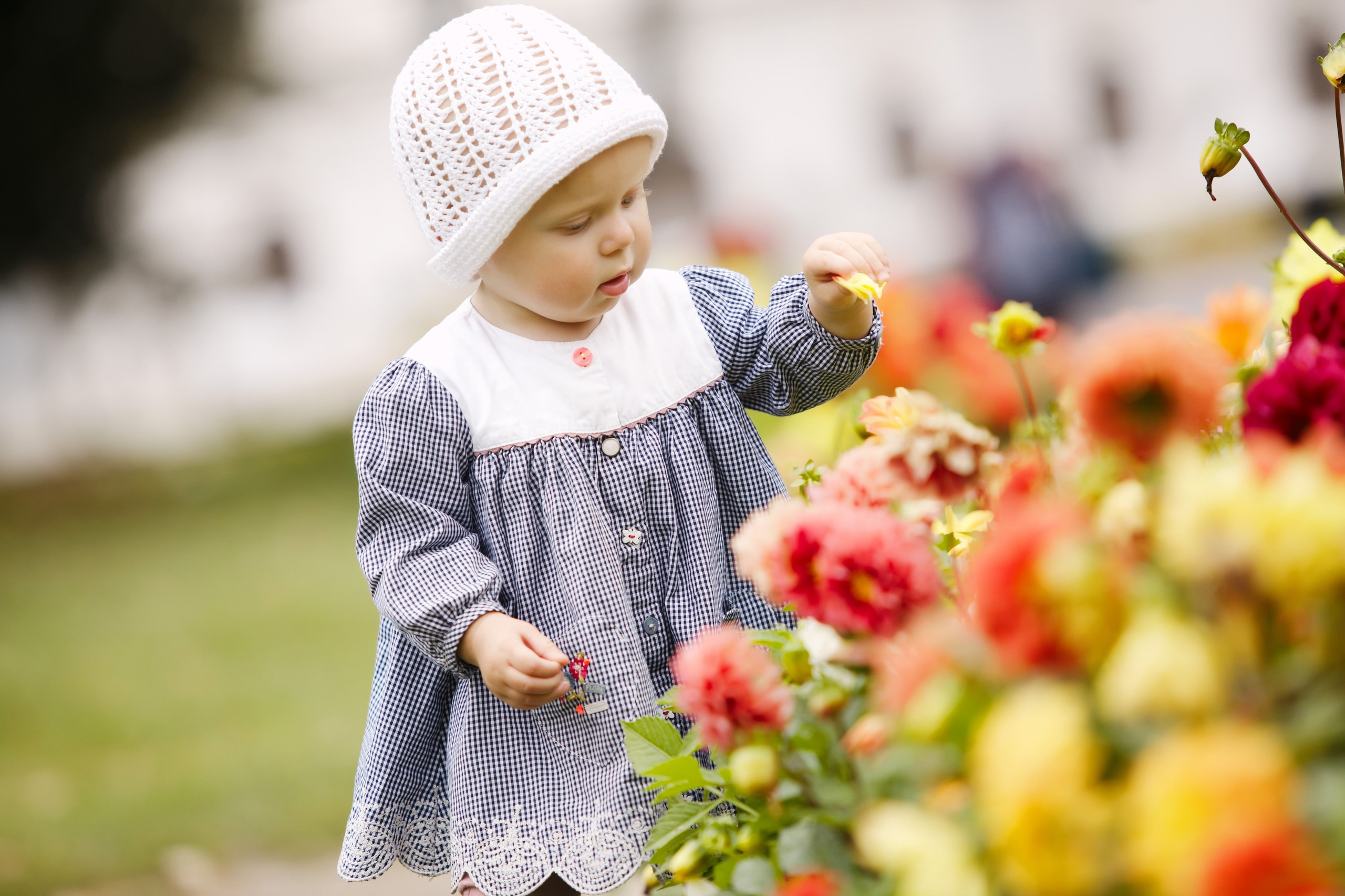 Прогулка малышки с мамой в парке. Фотографы в Москве Светлана Устинова и Сергей Грачев