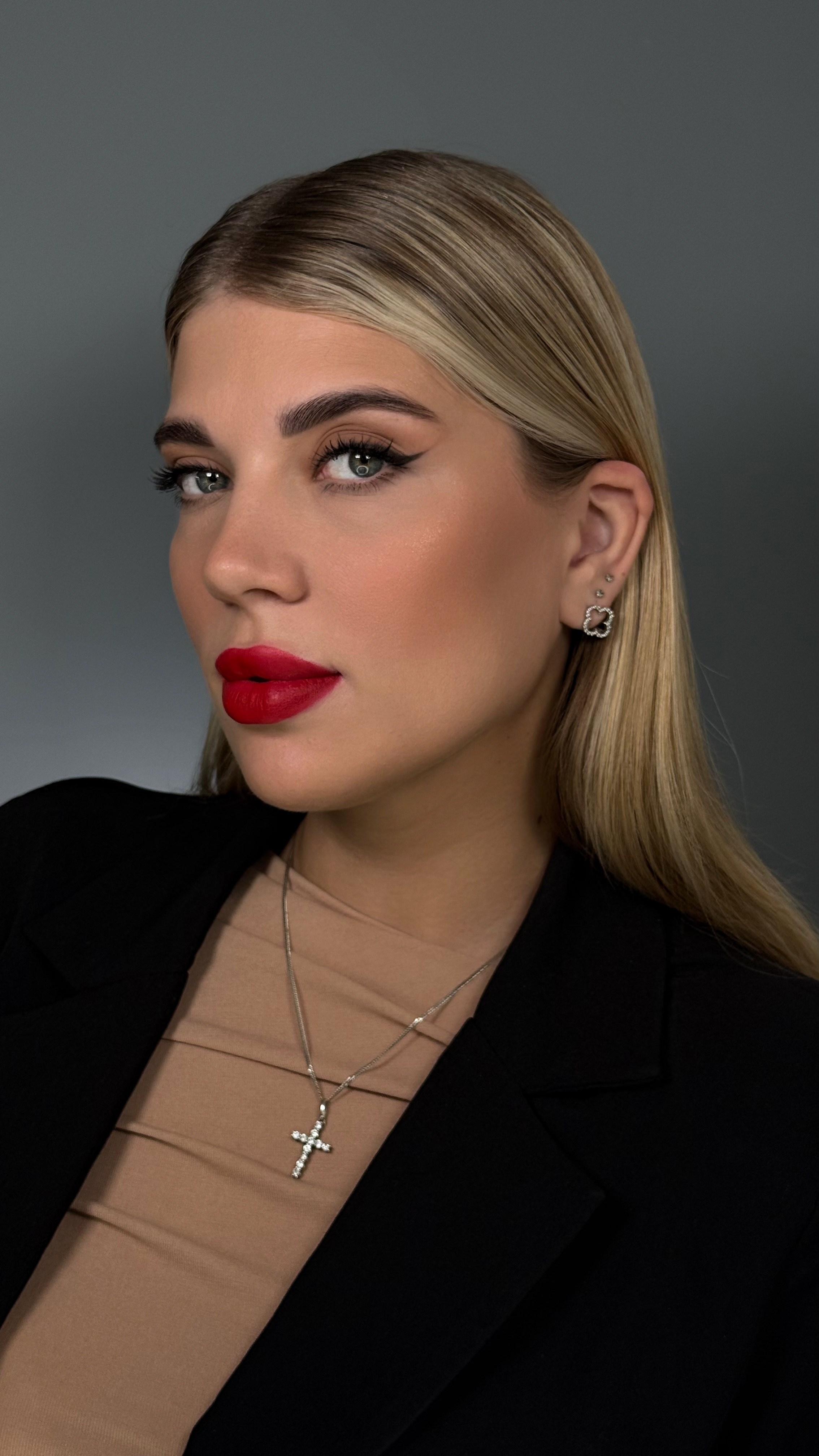 Образы. Студия визажистов, стилистов по прическам, бровистов и мастеров по ресницам