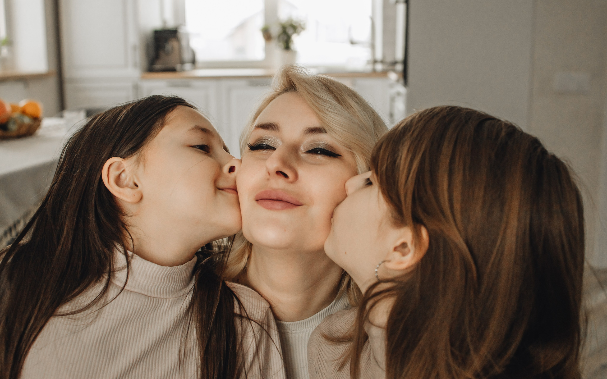 Дома с девчонками. Фотограф Новосибирск