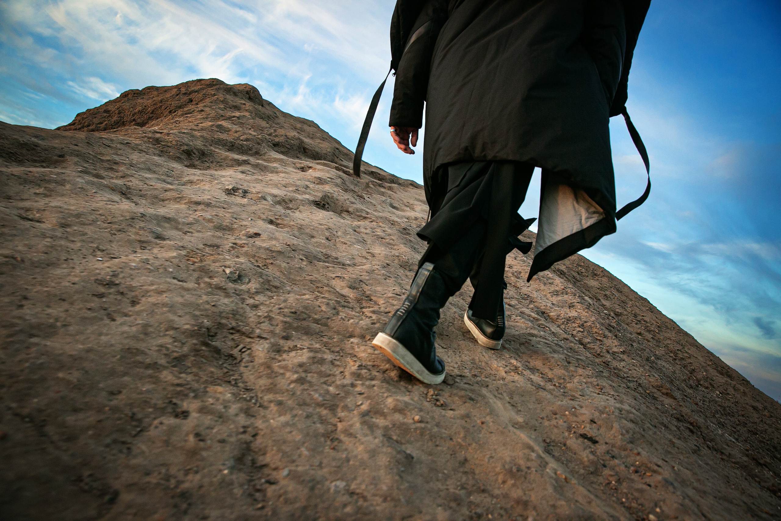 Editorial for multi-brand boutique «ЧОрная икра». АННА ВЕРСО / ANNA VERSO | Визуальный художник / Visual artist