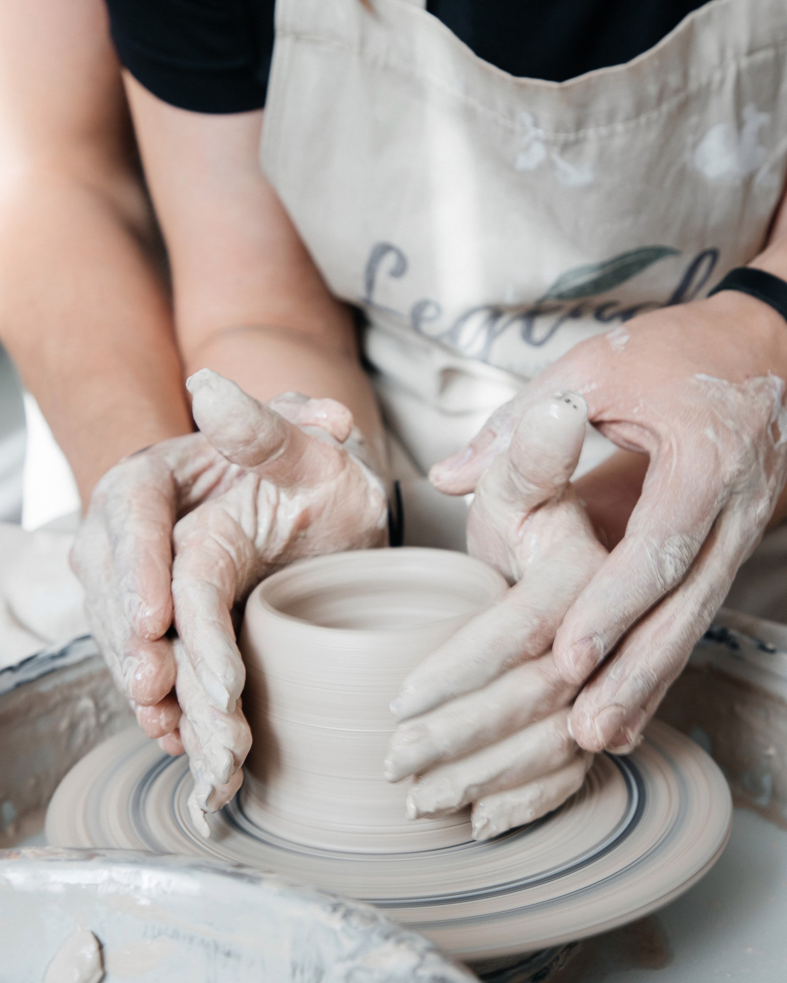 Лавстори в гончарной мастерской. Фотограф Денис Лесковский (Тюмень)