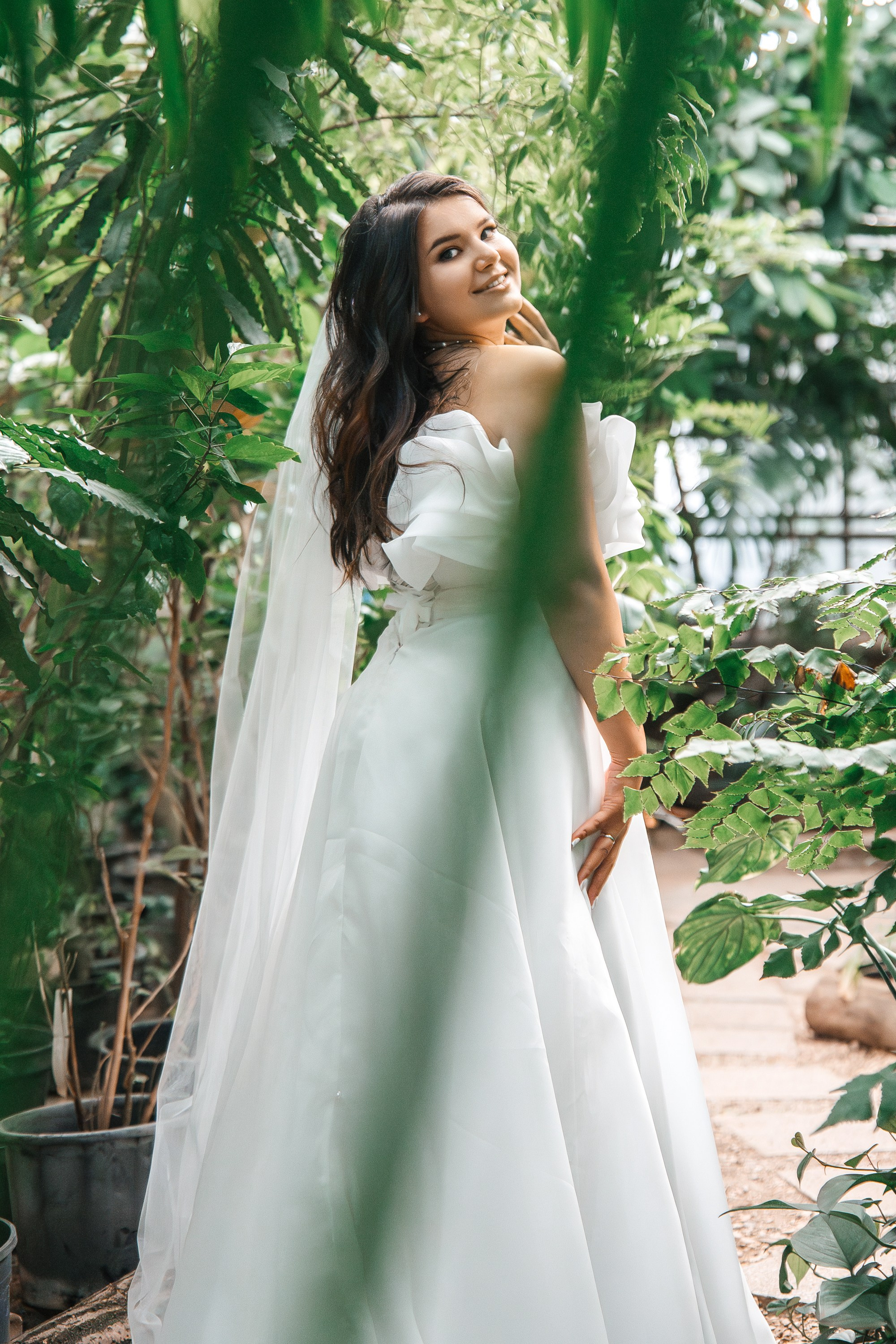 Свадебная фотосессия в оранжерее Ботанического сада им. Цицина. Свадебный и репортажный фотограф-видеограф Москва и Московская область