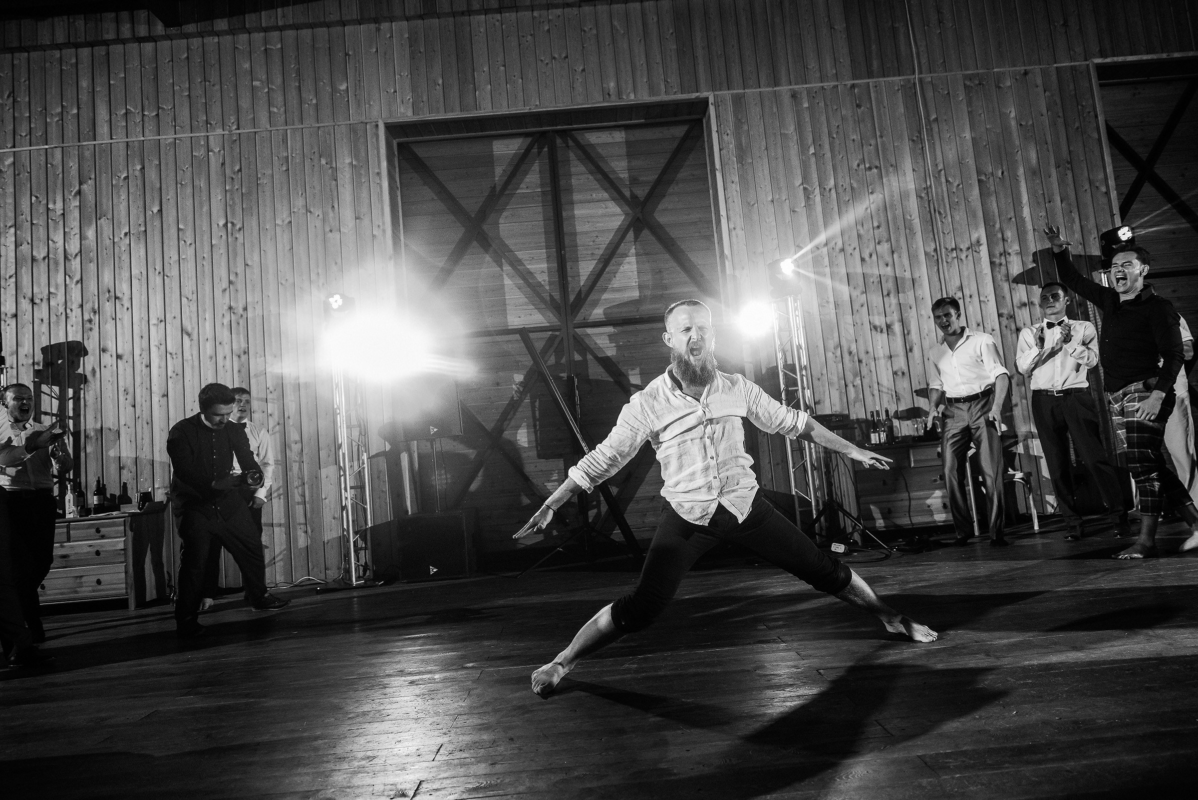 🌄 Демьян и Катя — свадьба в нацпарке "Столбы" | Веселый банкет и эпичные фото на скалах. 📸 Свадебный и семейный фотограф в Красноярске Тихомиров Евгений | 17 лет опыта | 800+ свадеб