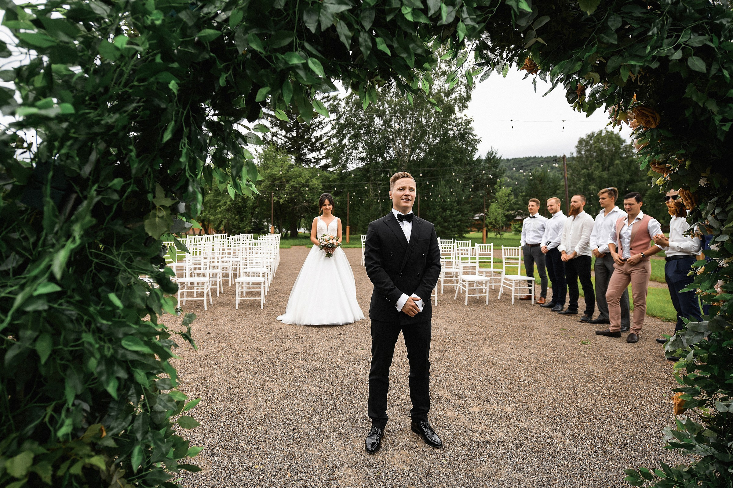 🌄 Демьян и Катя — свадьба в нацпарке "Столбы" | Веселый банкет и эпичные фото на скалах. 📸 Свадебный и семейный фотограф в Красноярске Тихомиров Евгений | 17 лет опыта | 800+ свадеб