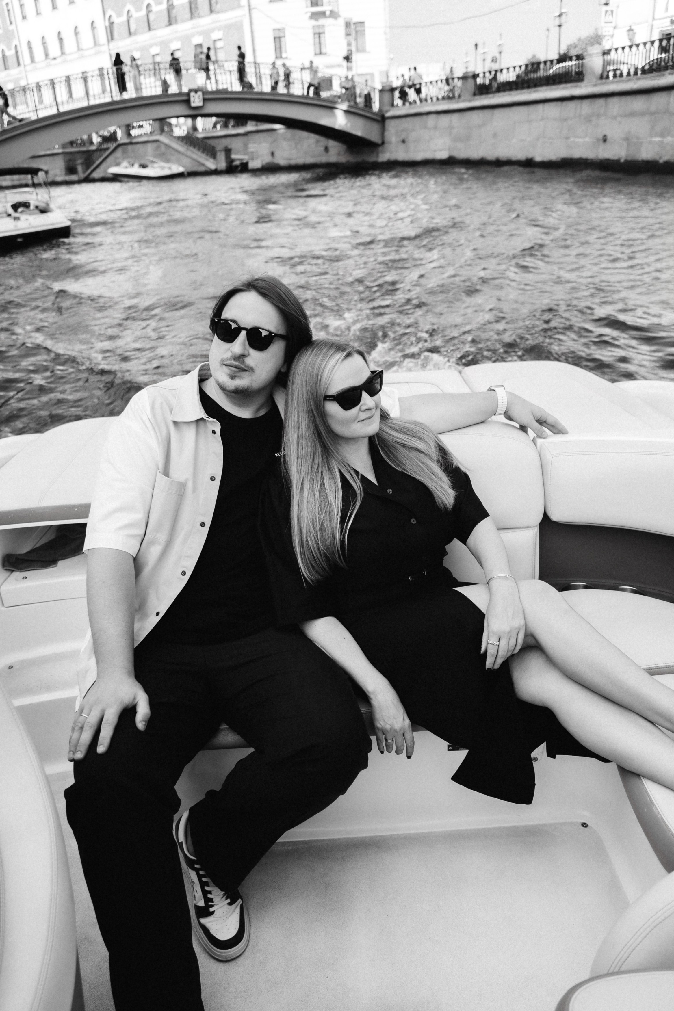 Даша и Витя на катере. Репортажный и портретный фотограф в Санкт-Петербурге Степлевич Дарья