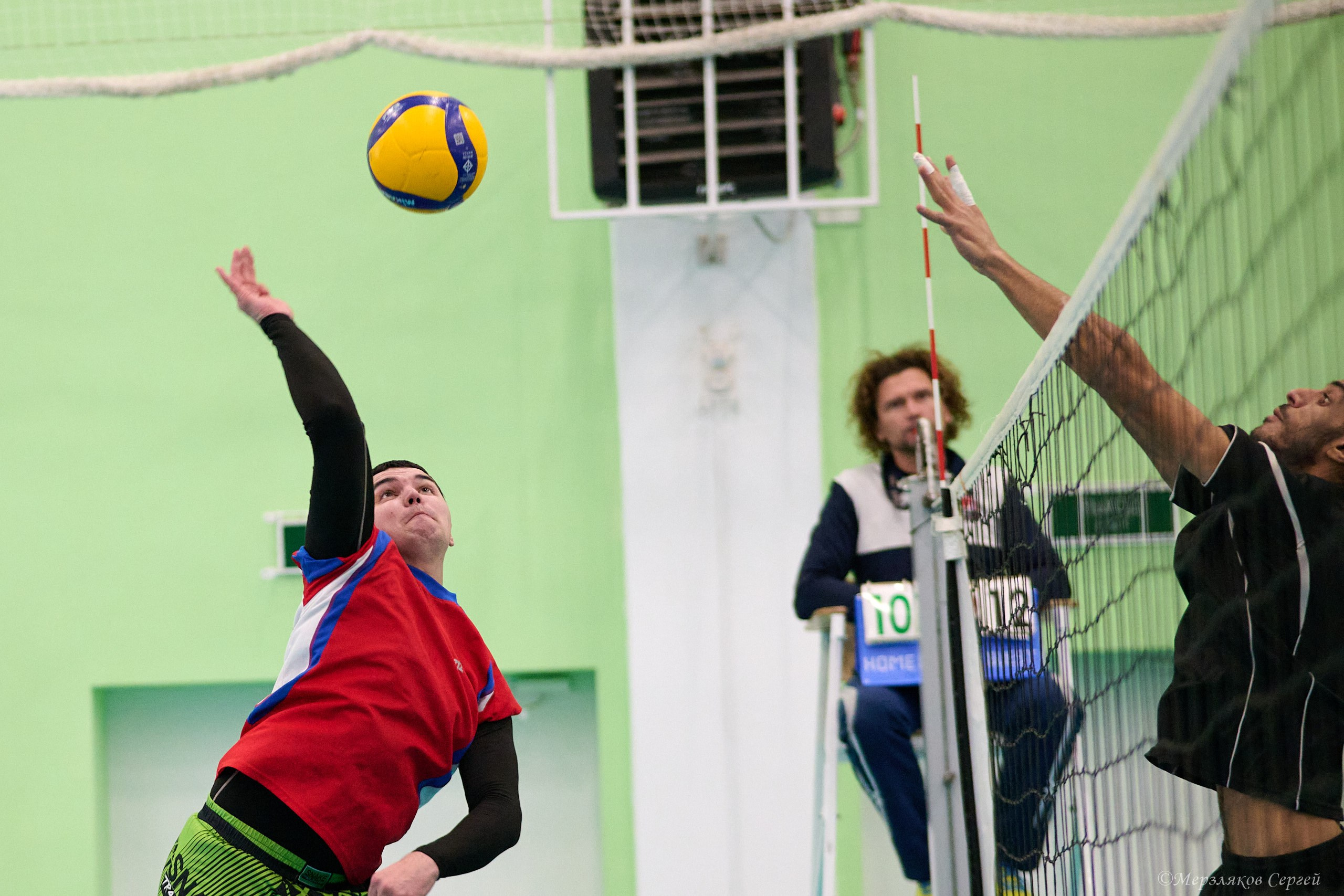 Новогодний волейбольный турнир. Ижевск. 16.12.23. Спортивный репортажный фотограф в Ижевске Сергей Мерзляков