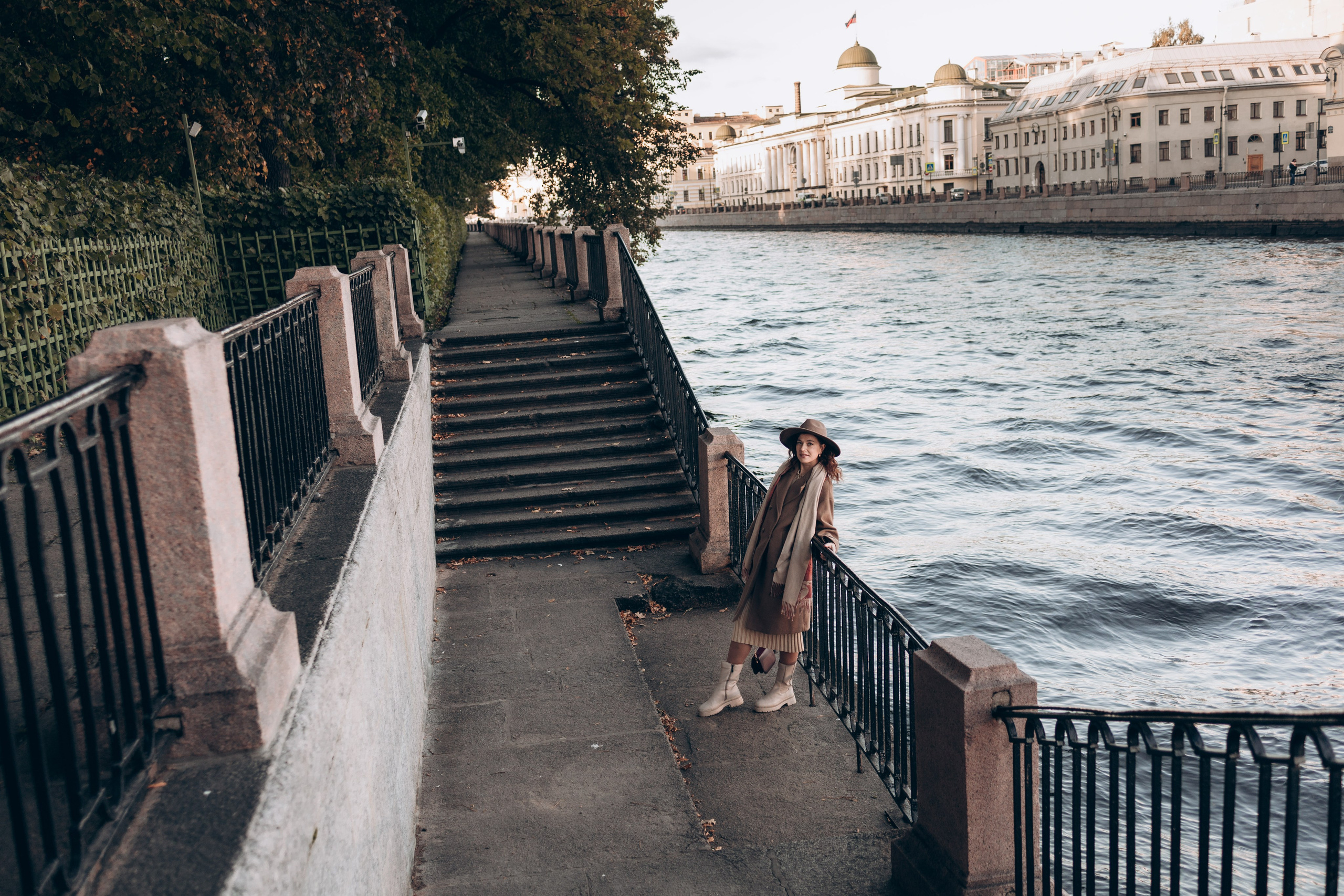 Женская осенняя фотосессия в Летнем саду. Семейный и детский фотограф в Санкт-Петербурге Павлова Елена