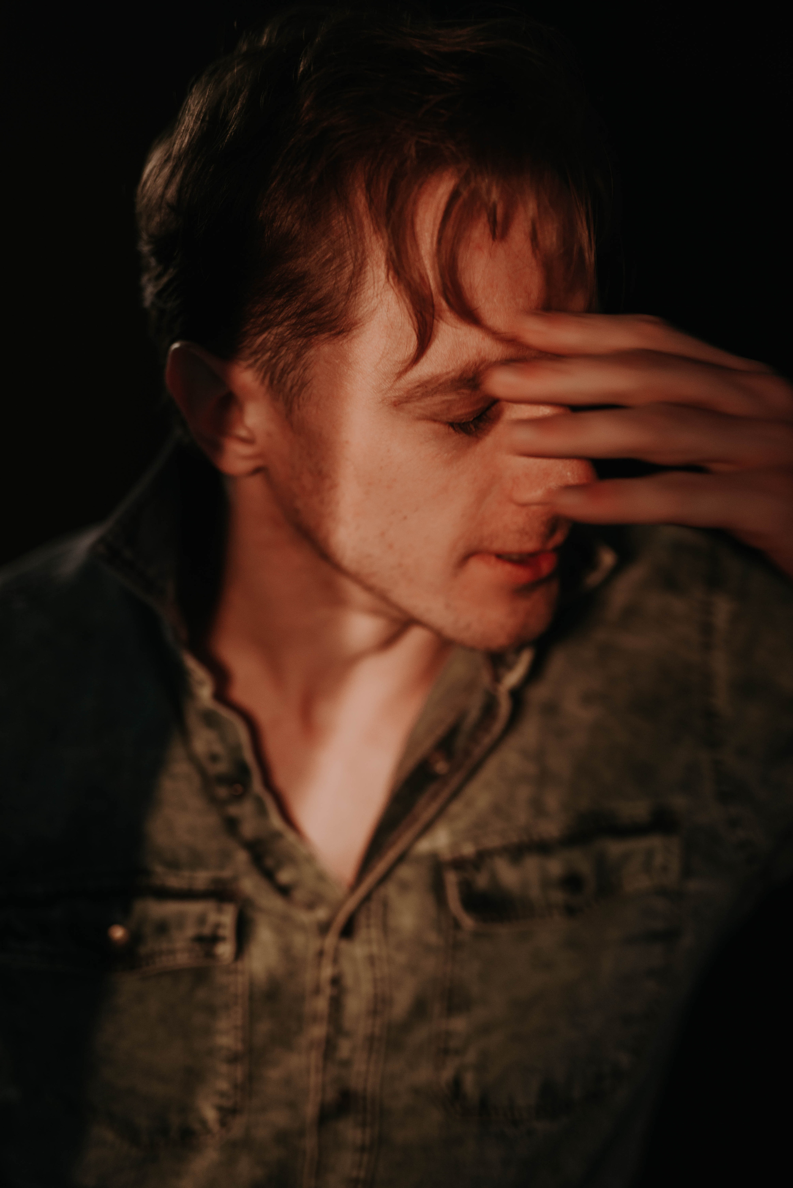 Актер Илья Морозов