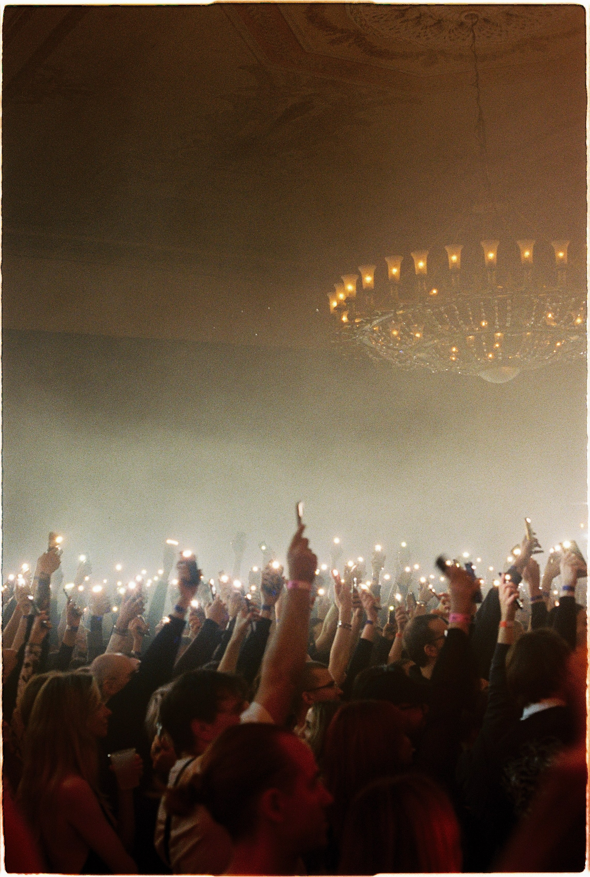 Mirele дк кристалл 2025. Илья Симонов фотограф москва