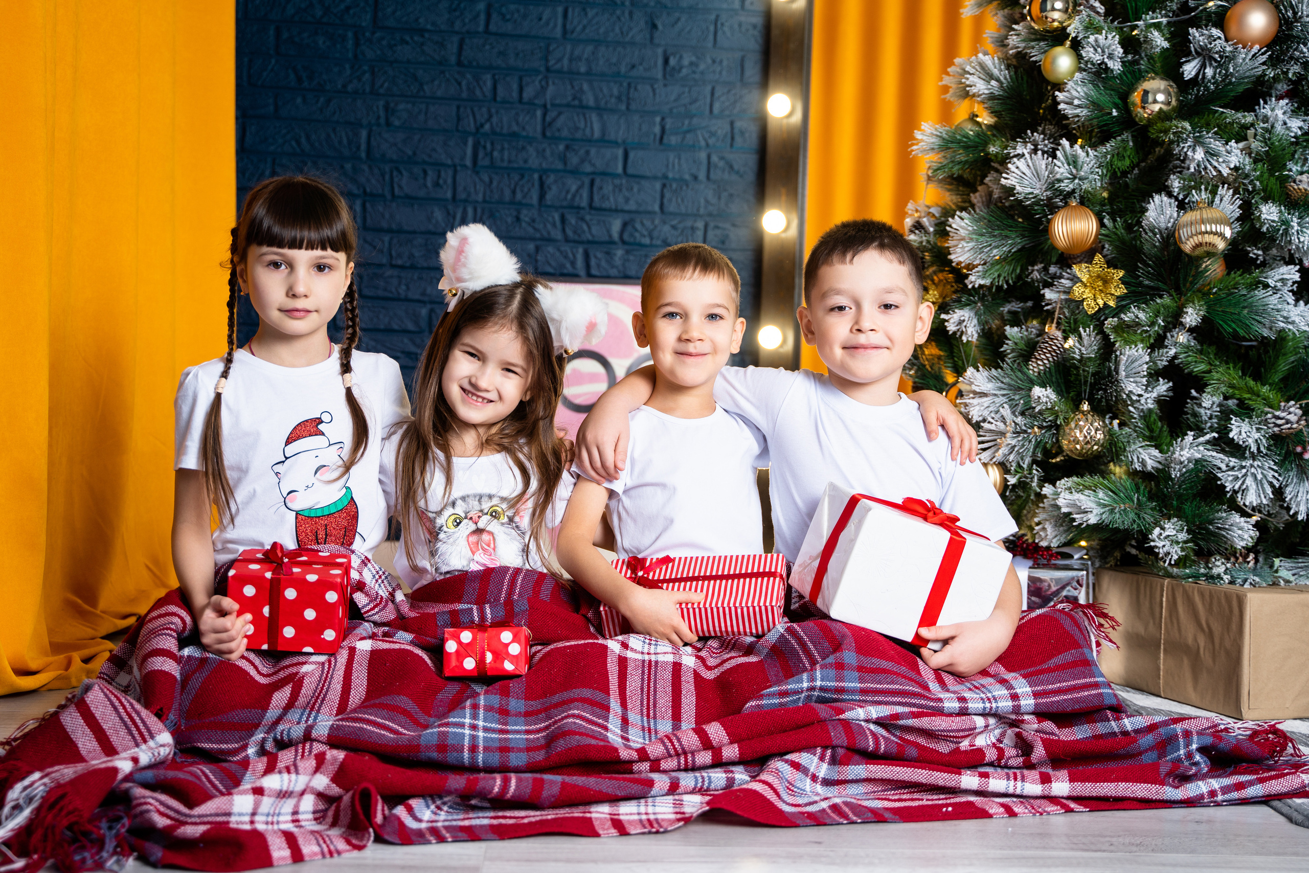 Выпускники детского сада в фотостудии. Выпускные альбомы Нижнекамск Набережные Челны Фотостудия Небо