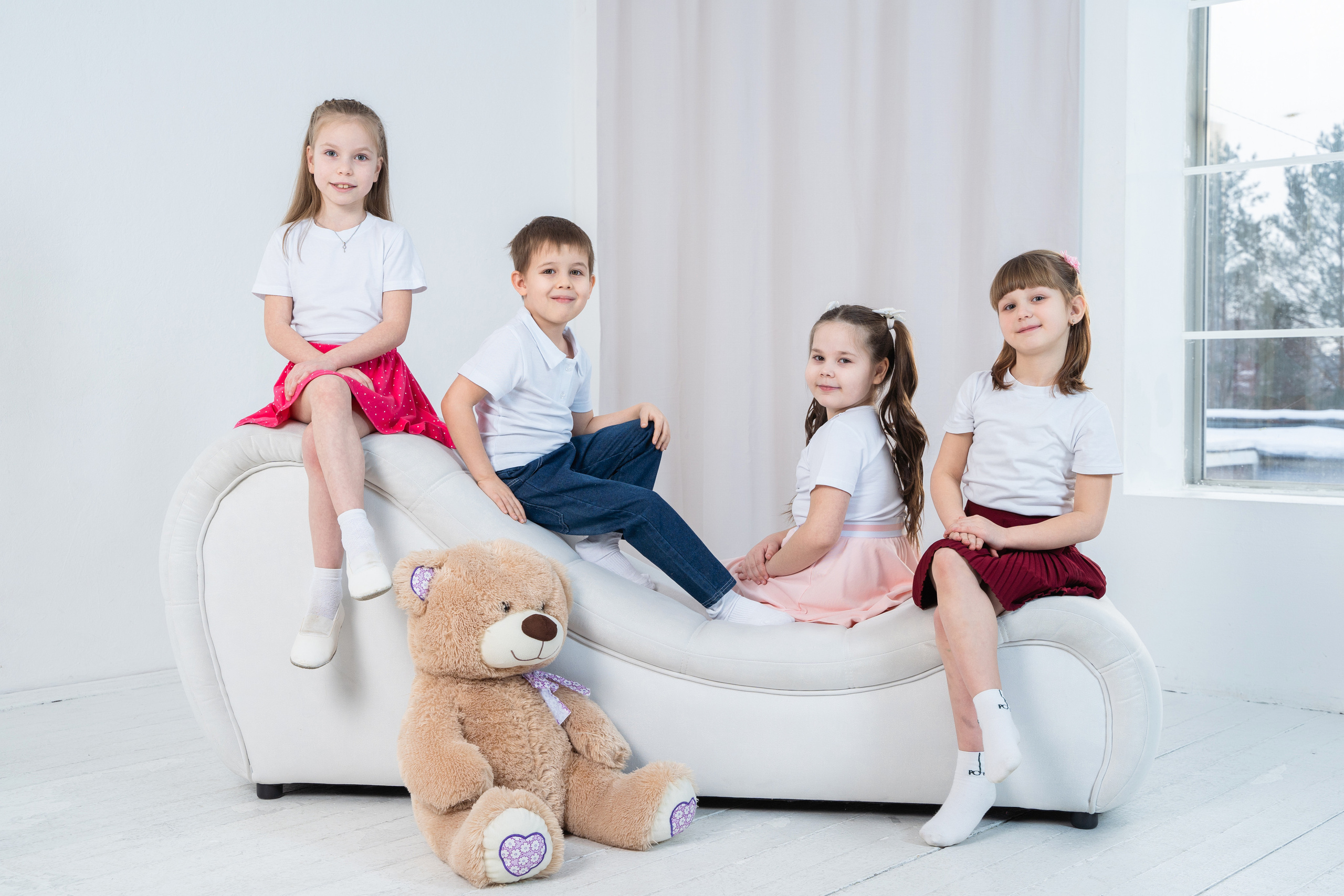 Выпускники детского сада в фотостудии. Выпускные альбомы Нижнекамск Набережные Челны Фотостудия Небо