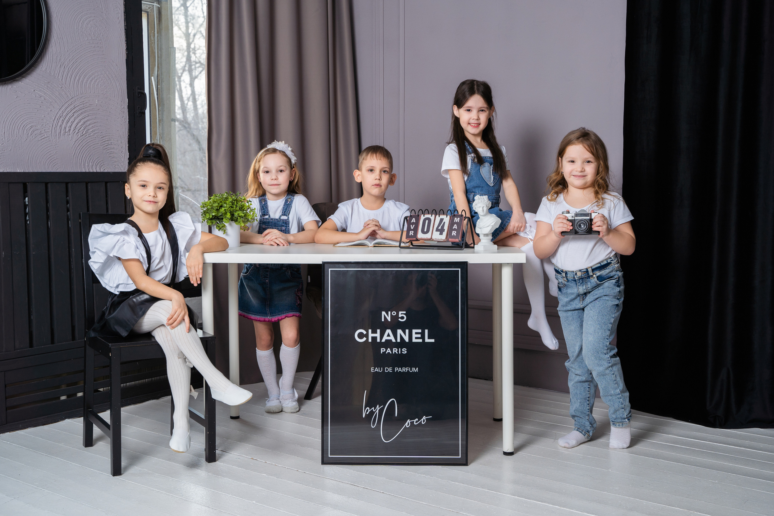 Выпускники детского сада в фотостудии. Выпускные альбомы Нижнекамск Набережные Челны Фотостудия Небо