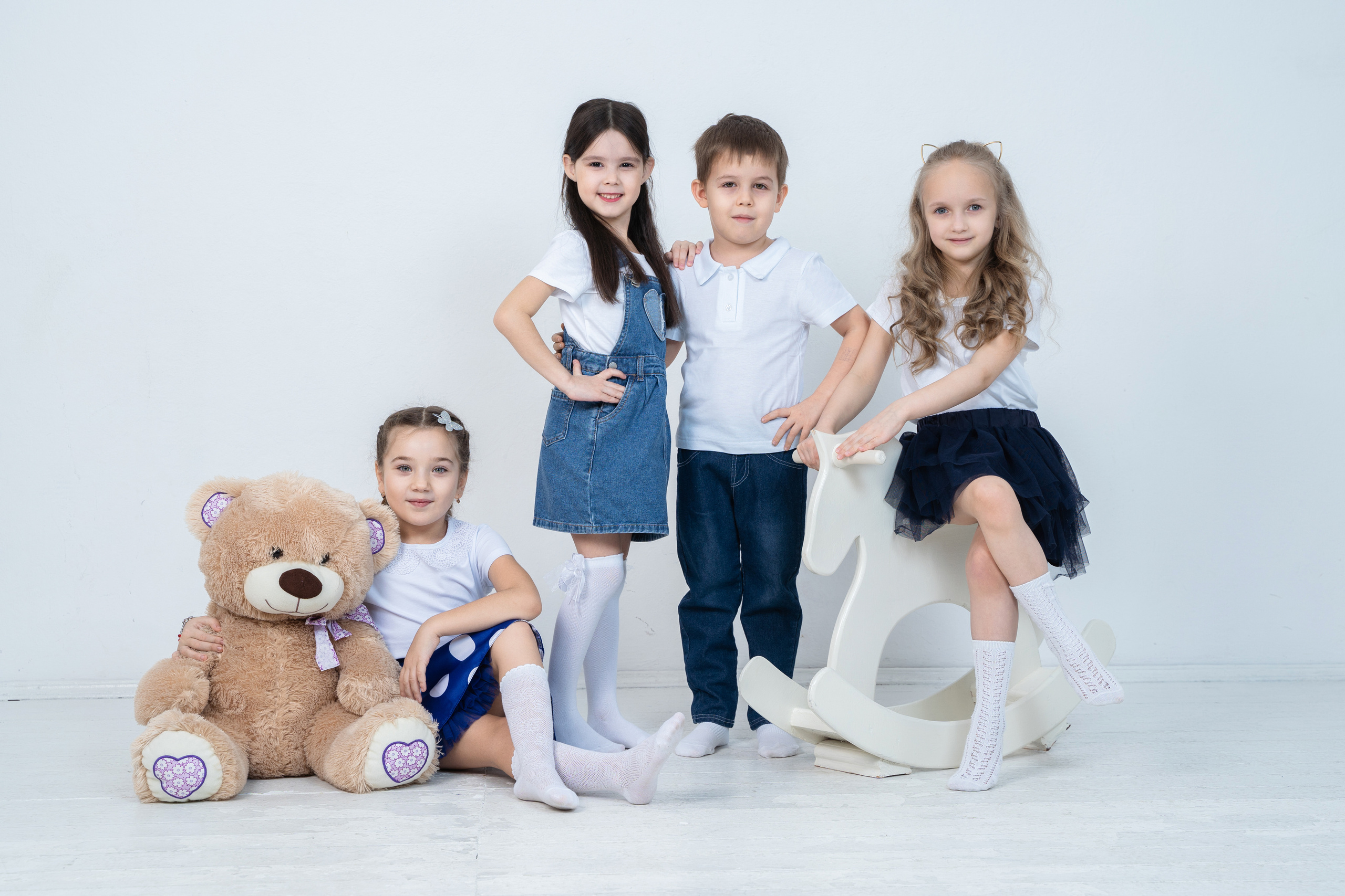 Выпускники детского сада в фотостудии. Выпускные альбомы Нижнекамск Набережные Челны Фотостудия Небо