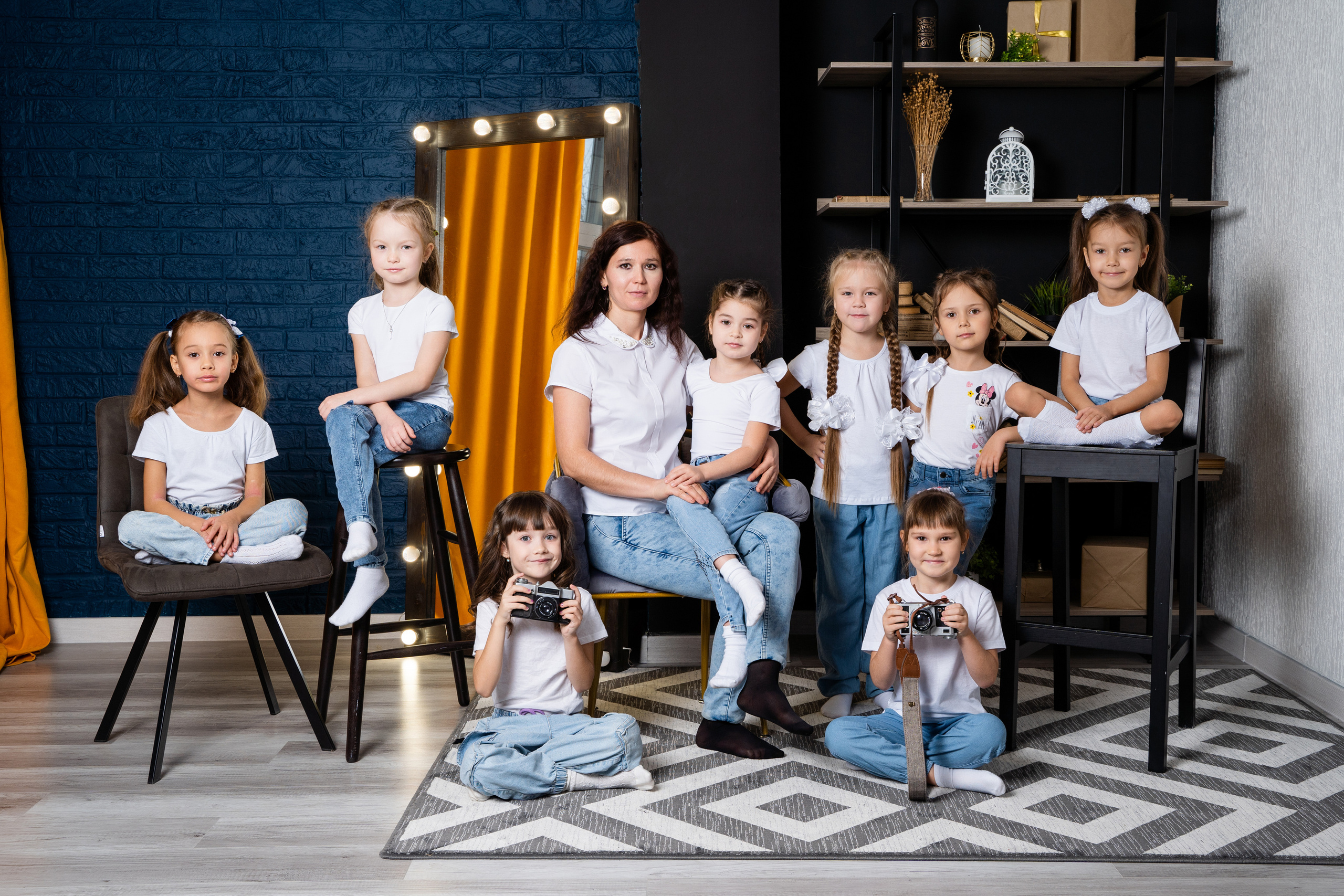 Выпускники детского сада в фотостудии. Выпускные альбомы Нижнекамск Набережные Челны Фотостудия Небо