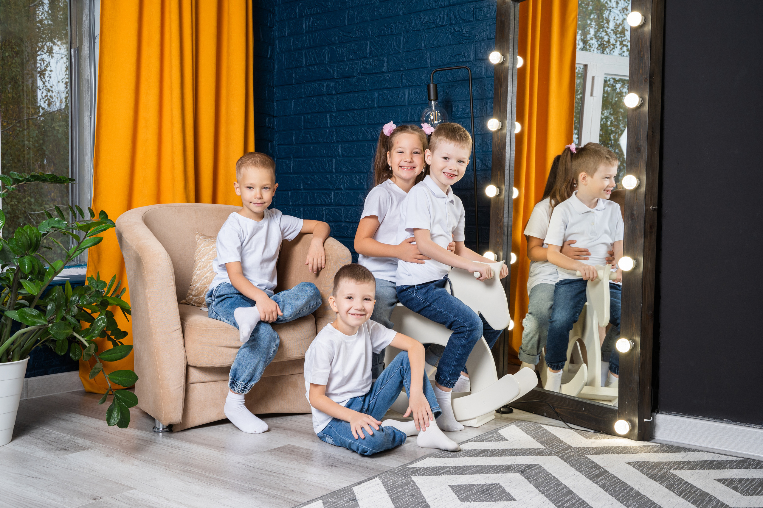 Выпускники детского сада в фотостудии. Выпускные альбомы Нижнекамск Набережные Челны Фотостудия Небо