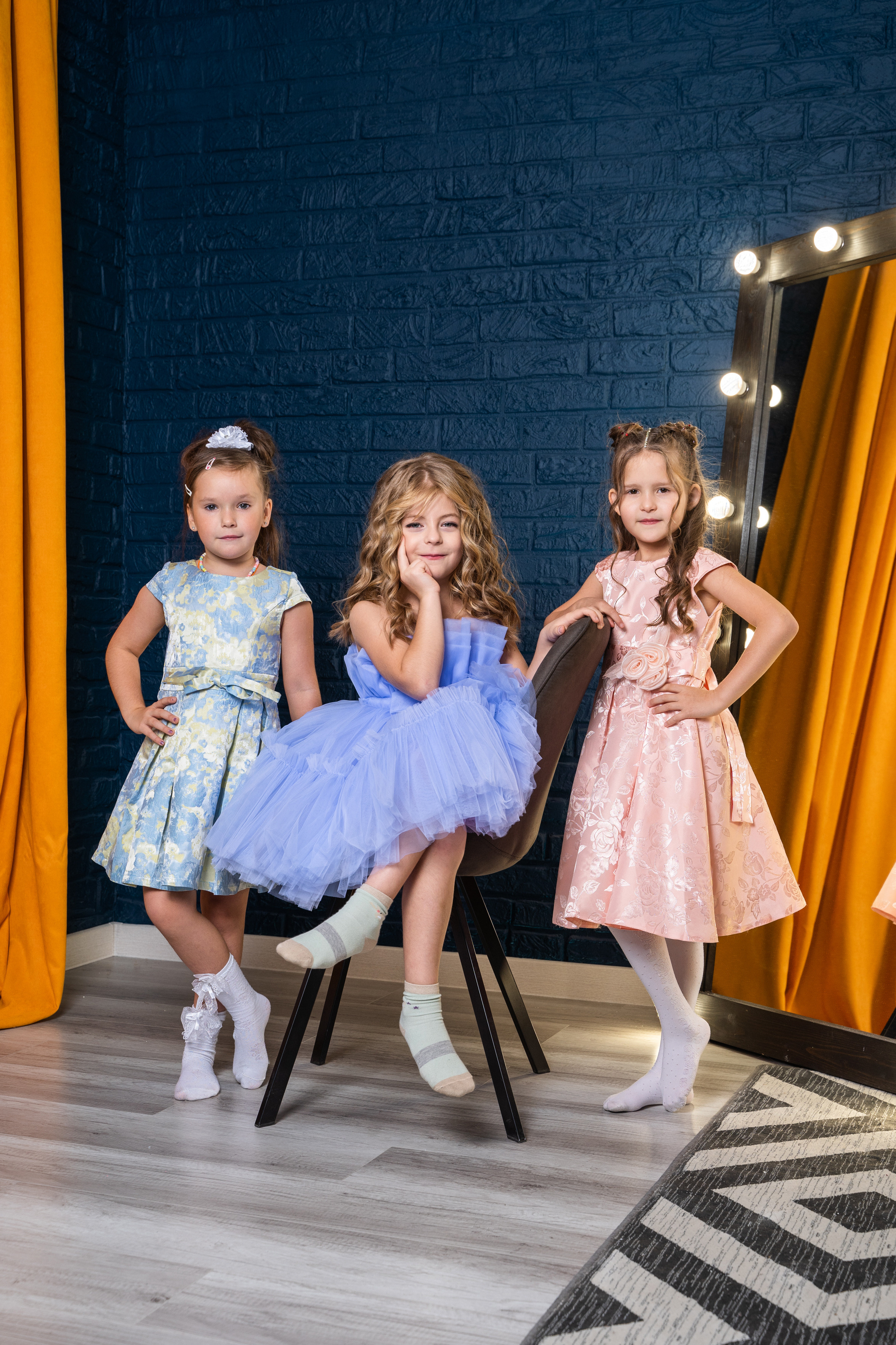 Выпускники детского сада в фотостудии. Выпускные альбомы Нижнекамск Набережные Челны Фотостудия Небо