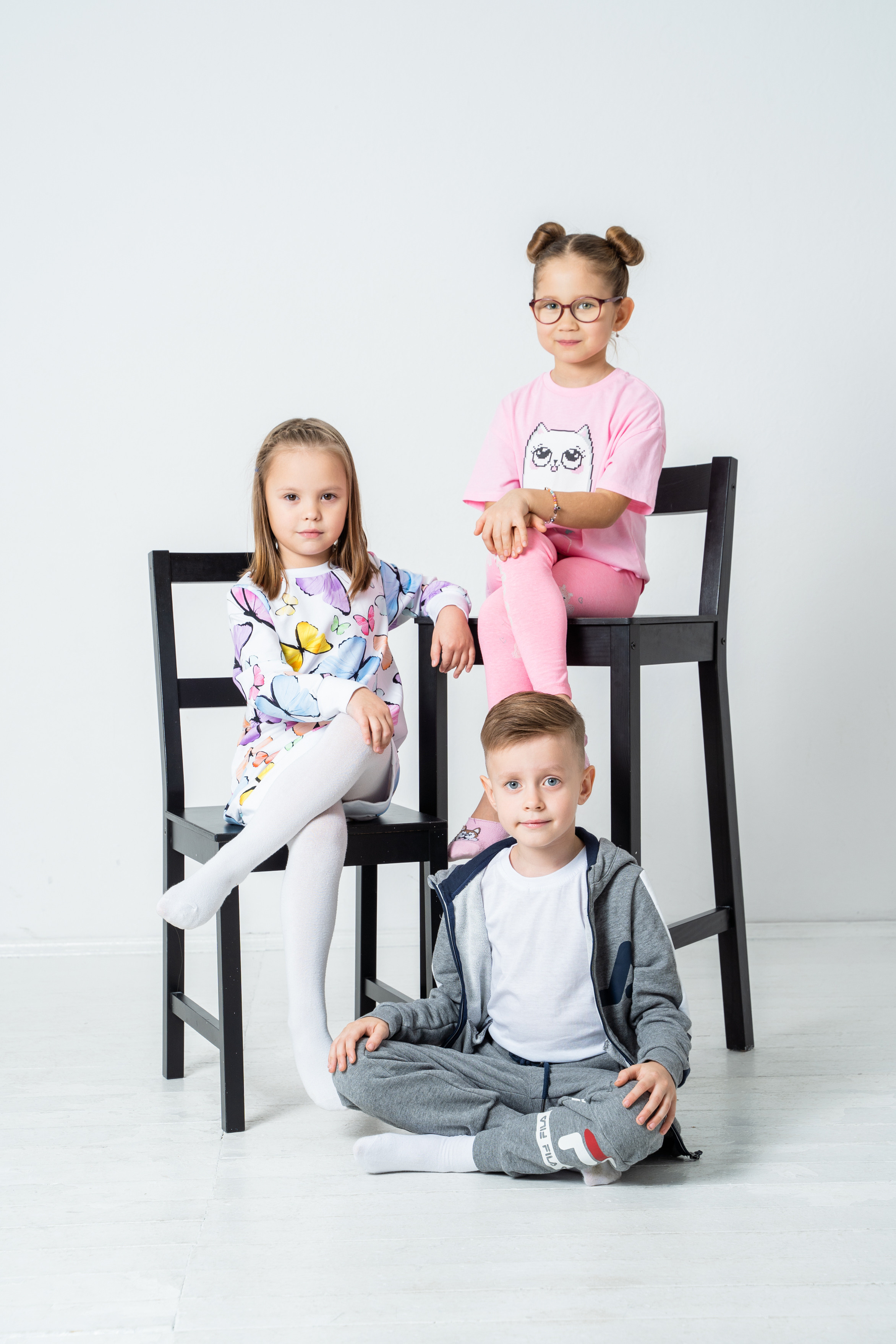 Выпускники детского сада в фотостудии. Выпускные альбомы Нижнекамск Набережные Челны Фотостудия Небо