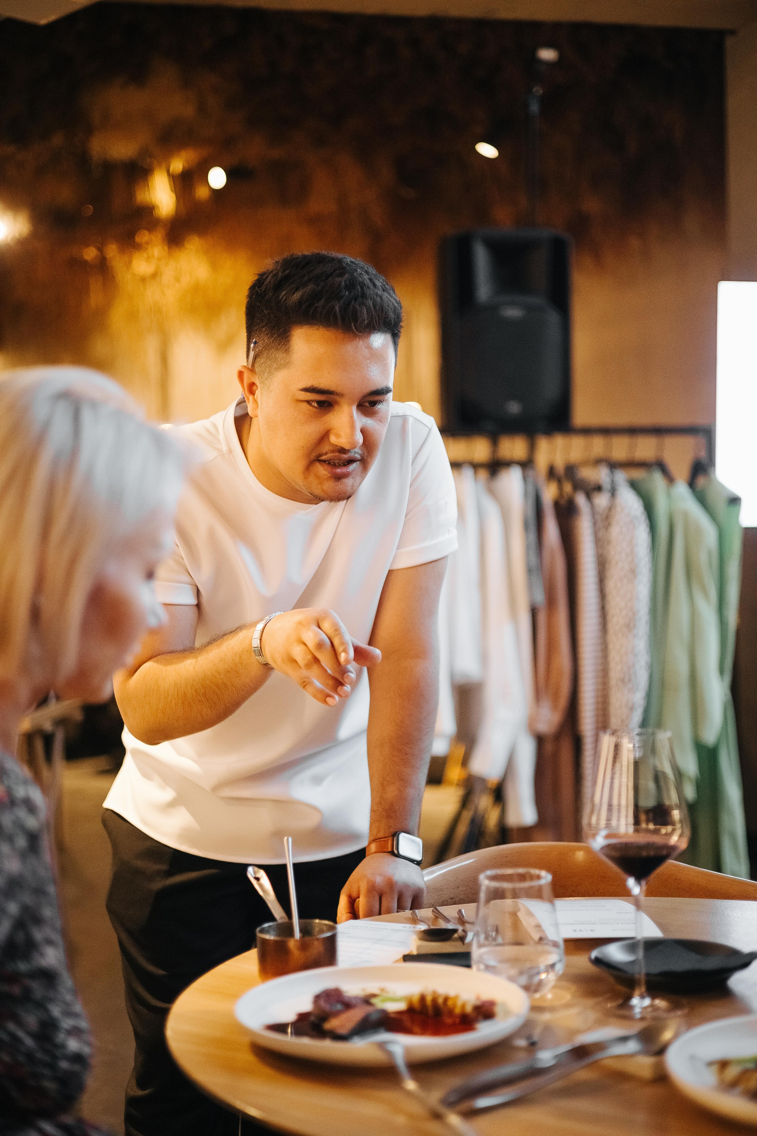 Презентация открытия магазина женской одежды GLVR в ресторане Fresco. Фотограф в Красноярске Надежда Воскресенская