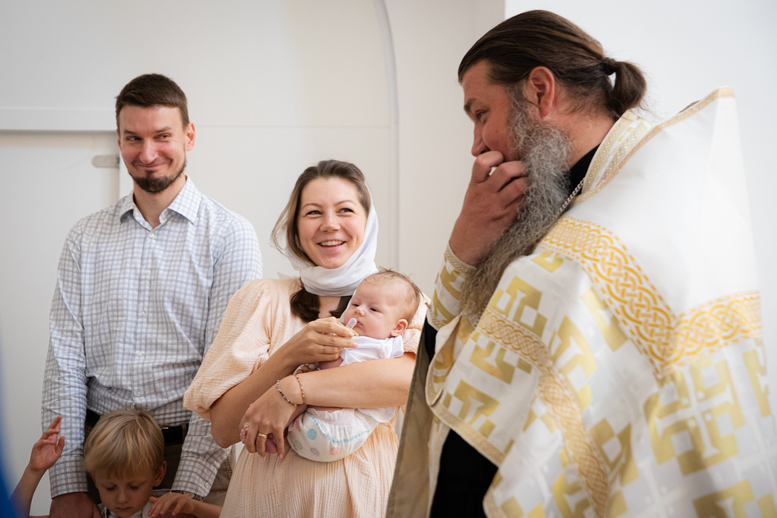 Фотосъемка крещения маленького мальчика в храме города Москвы. Семейный и школьный фотограф в Москве Анна Ткач