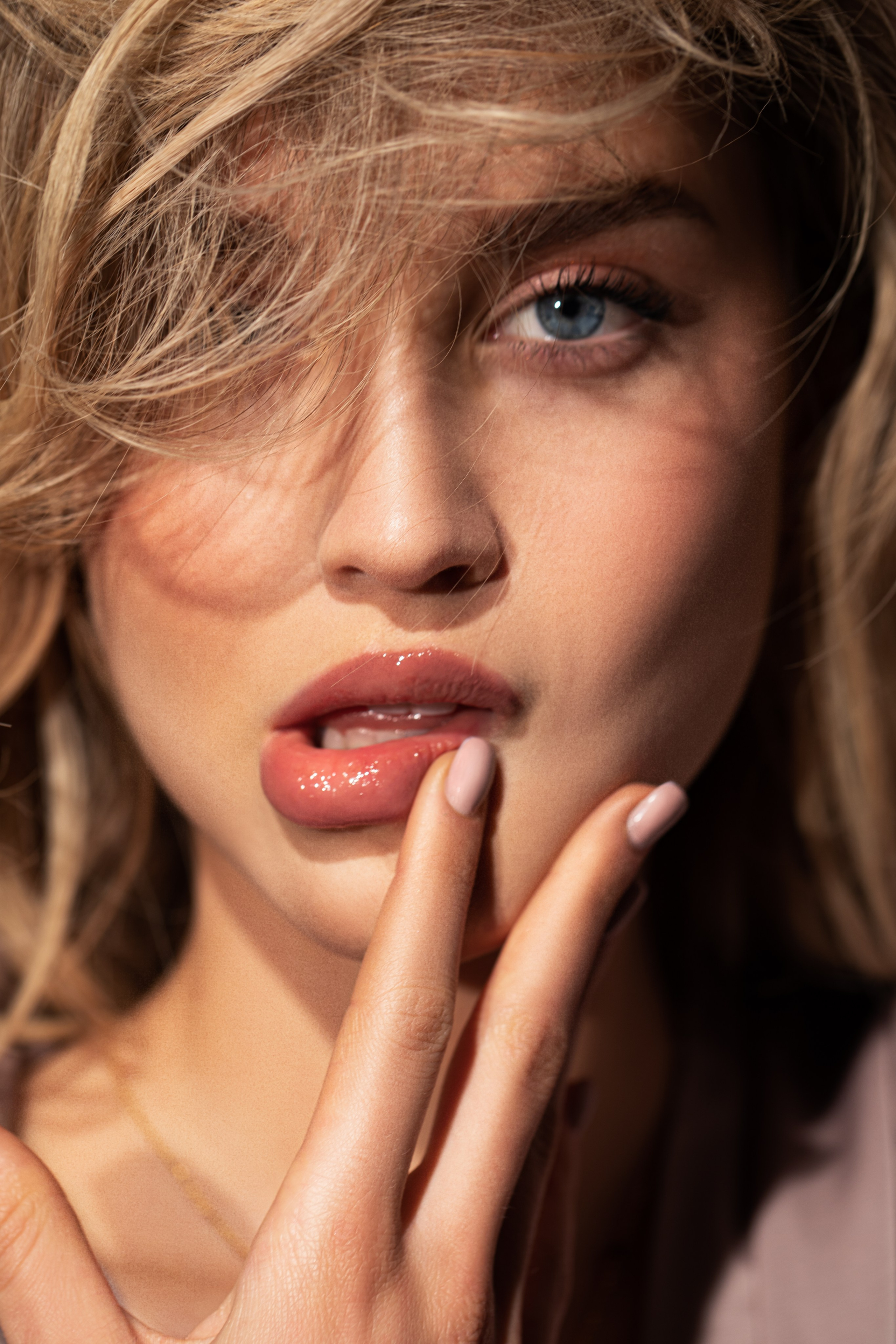 Съёмка косметики, парфюмерии, средств ухода (бьюти-бренды). Контент для визажистов, стилистов, блогеров. Рекламный фотограф Ксения Вершинина | Москва