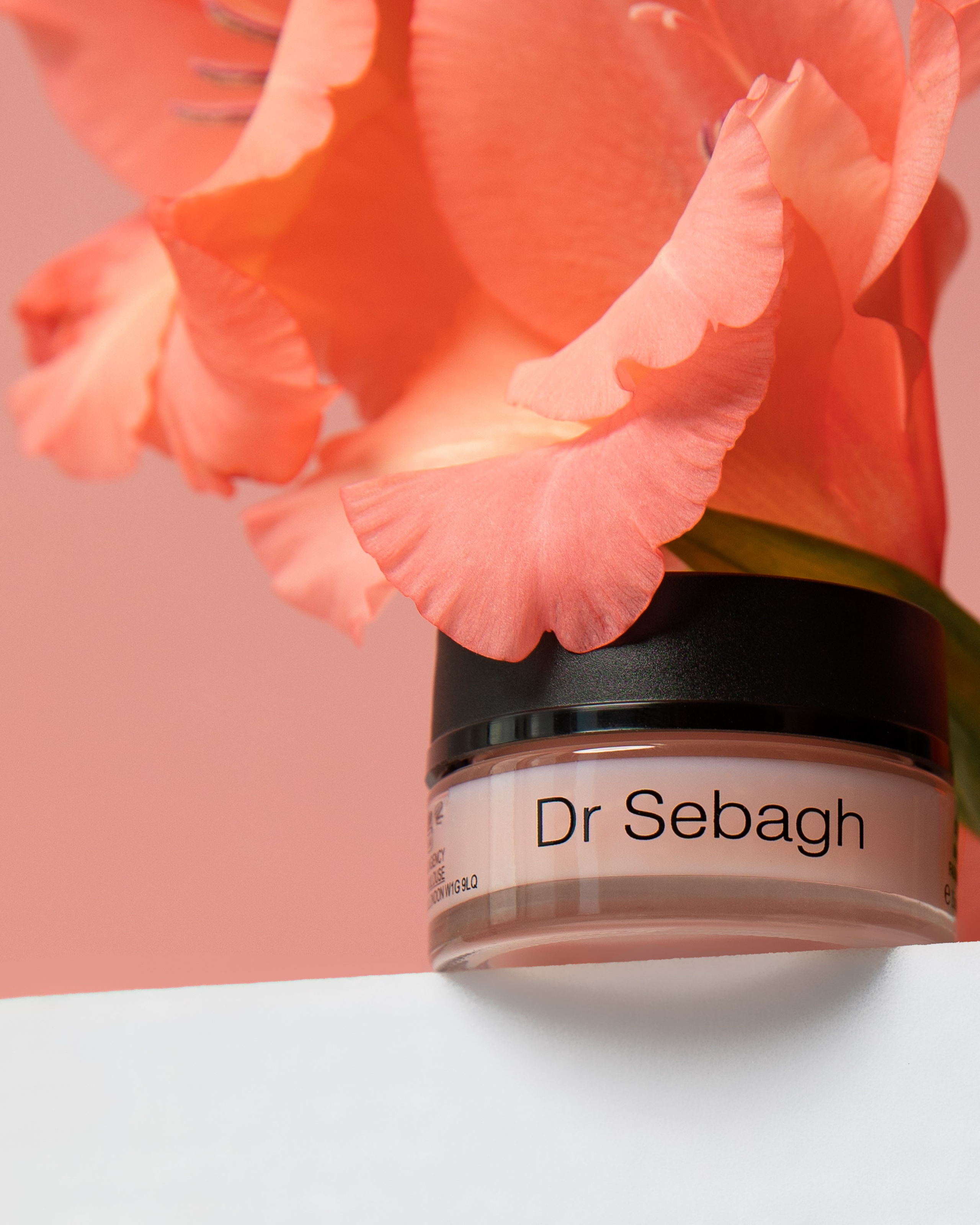 Предметные кадры для брендов, товары, косметика, уходовые продукты, декоративка, волосы. Рекламный фотограф Ксения Вершинина | Москва