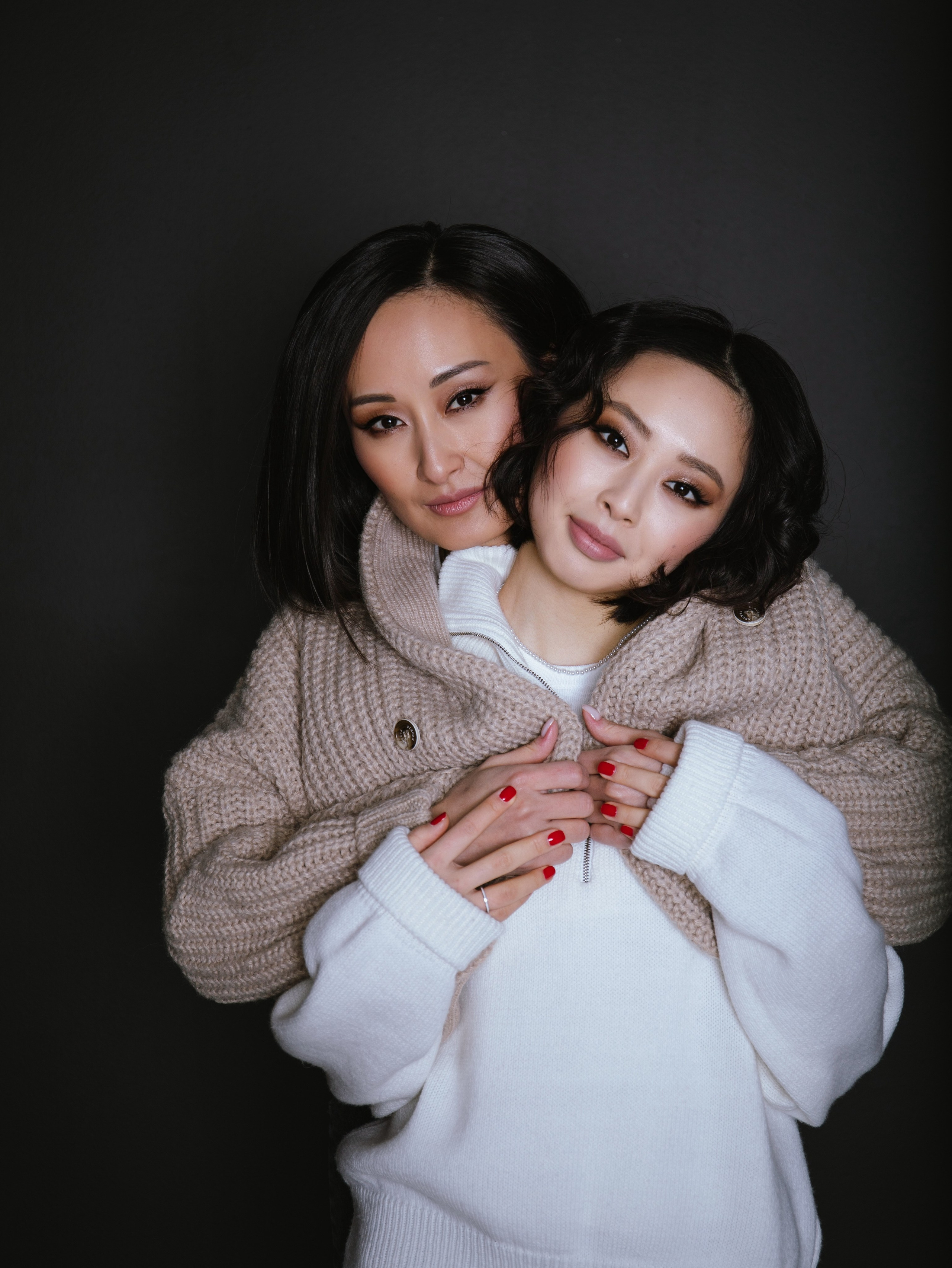 Мама и дочка, студийная съемка. Свадебный и семейный фотограф в Москве Мила Широких