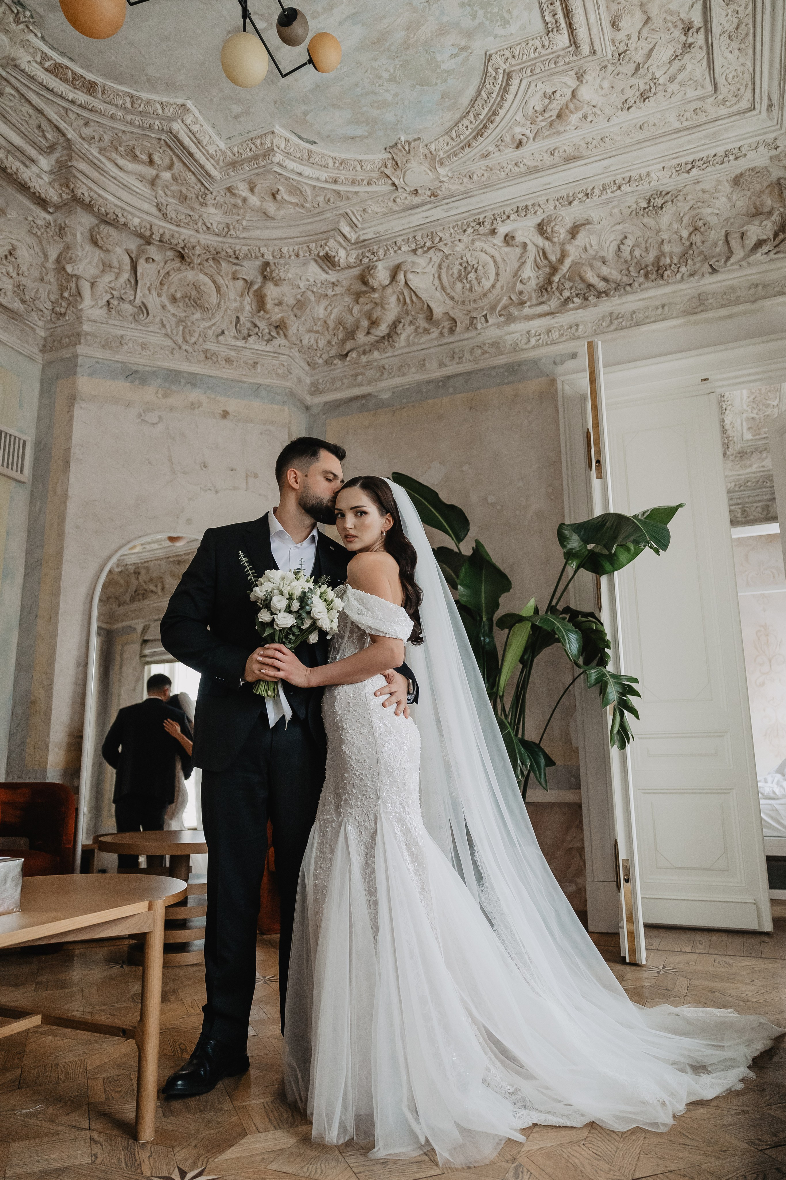 свадебная фотосессия в отеле Twelve Reasons в Москве