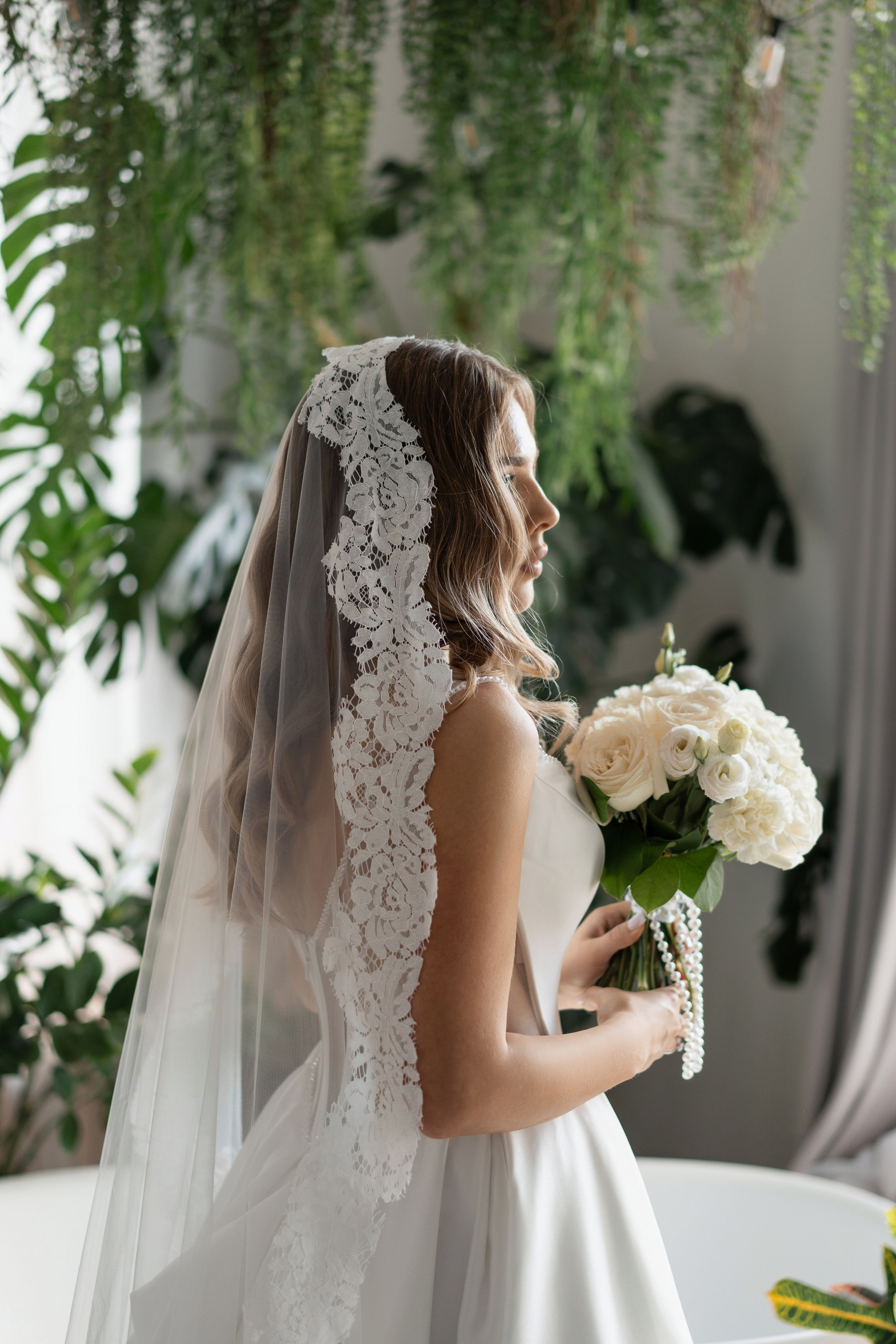 Свадебная фотосессия в интерьере, студия. Главная