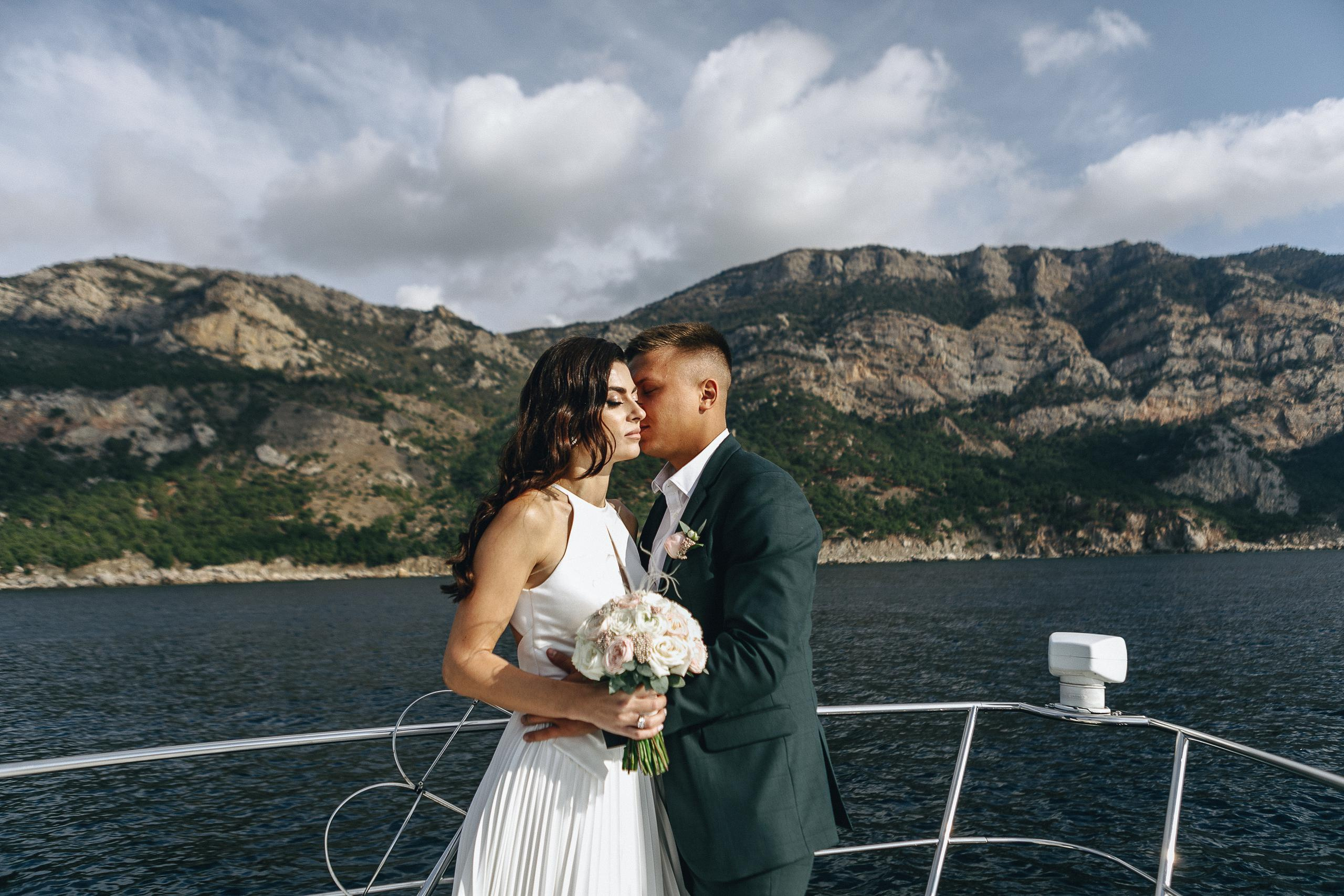 Свадьба в Бухте Балаклава. Крым фото, отдых Крым, Севастополь фото, Свадьба фото, Олег Горбатко