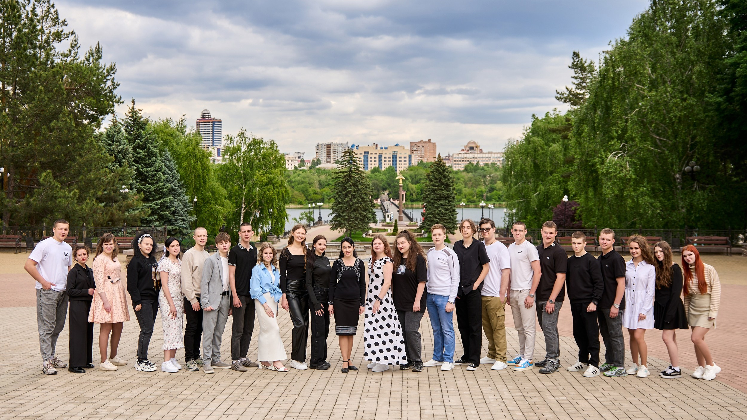 ШКОЛЬНИКИ. ПАРК ЩЕРБАКОВА. Фотограф Татаринов Андрей (Донецк / Макеевка)