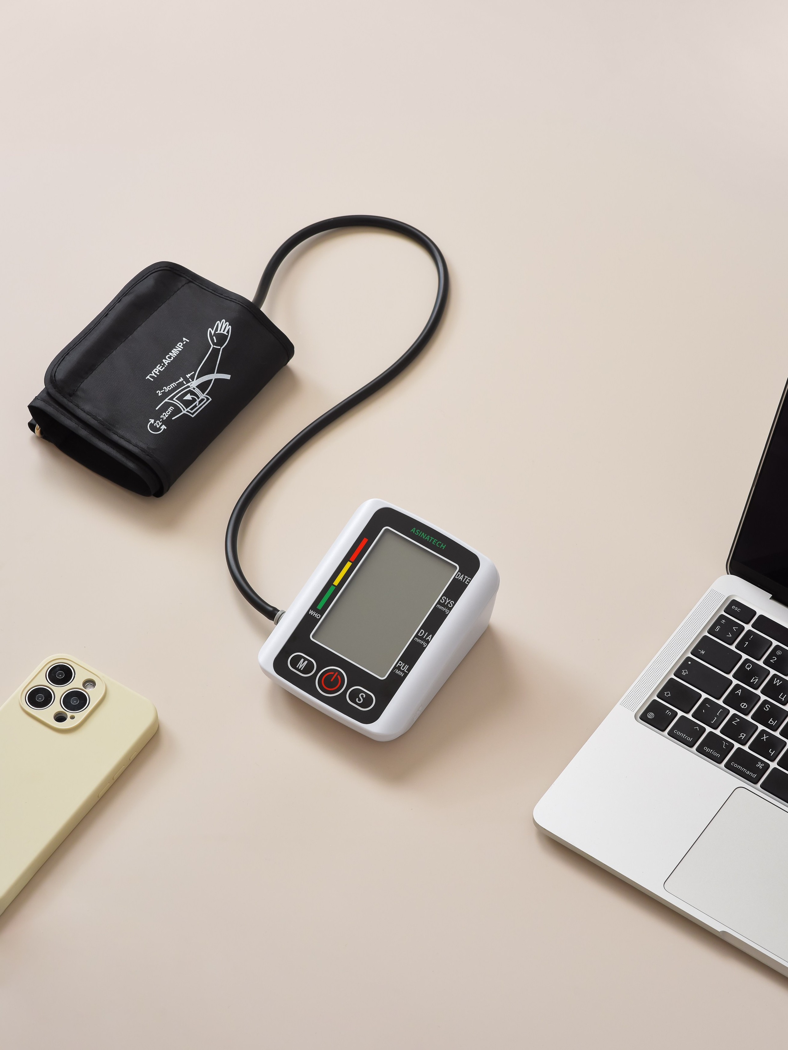 Тонометры. Предметный фотограф, инфографика и видео в Санкт-Петербурге