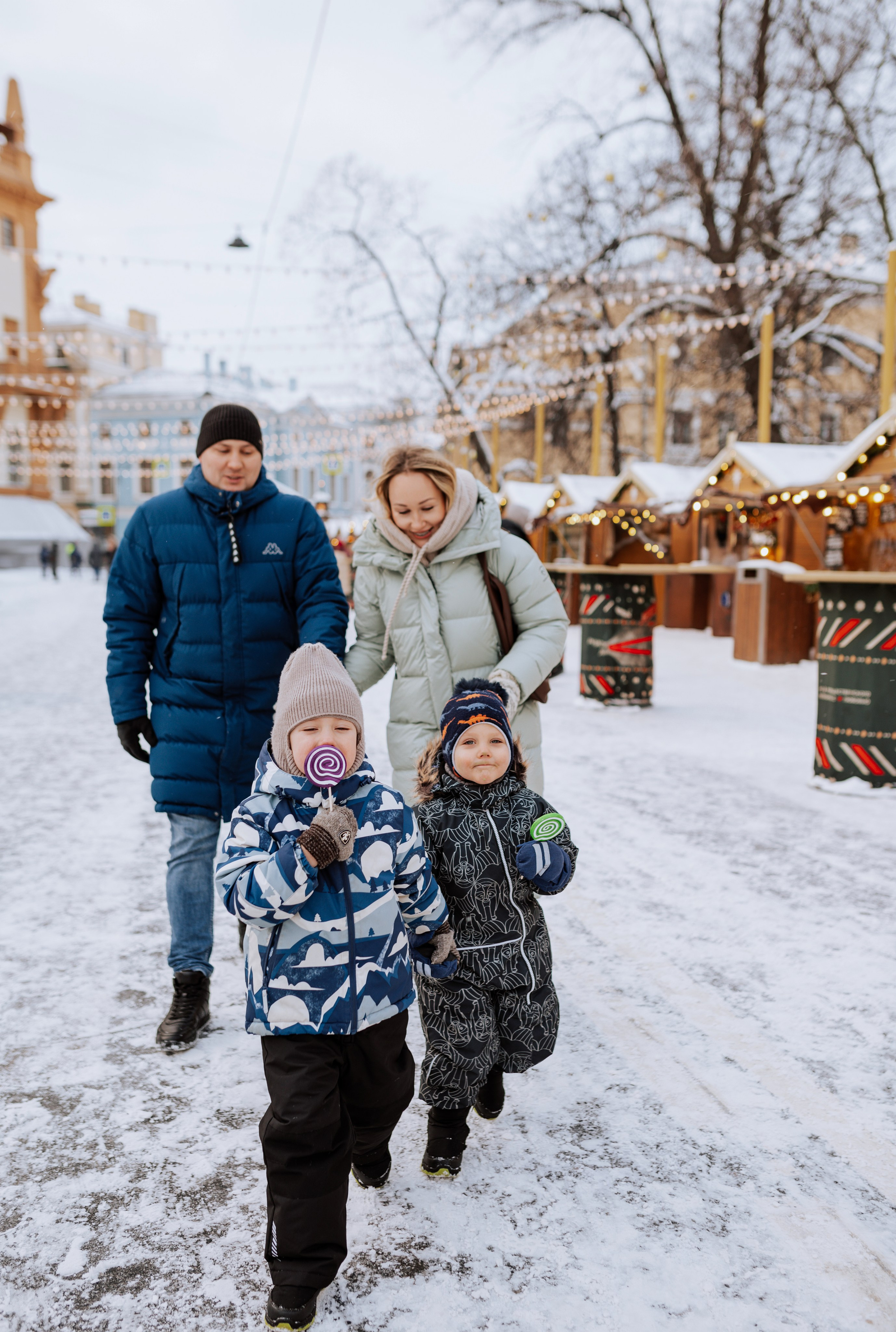 Семейная, Манежная площадь